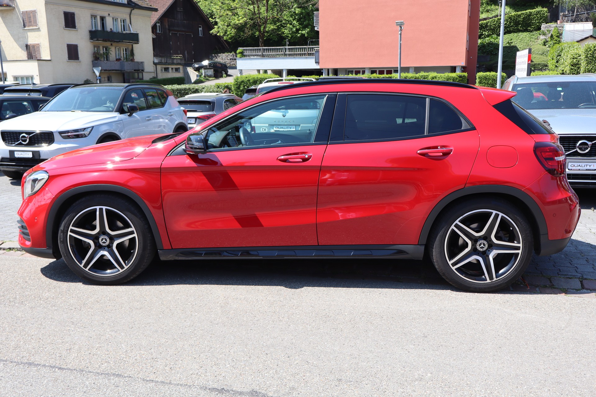 MERCEDES-BENZ GLA 250 AMG Line 4Matic 7G-DCT-image-3