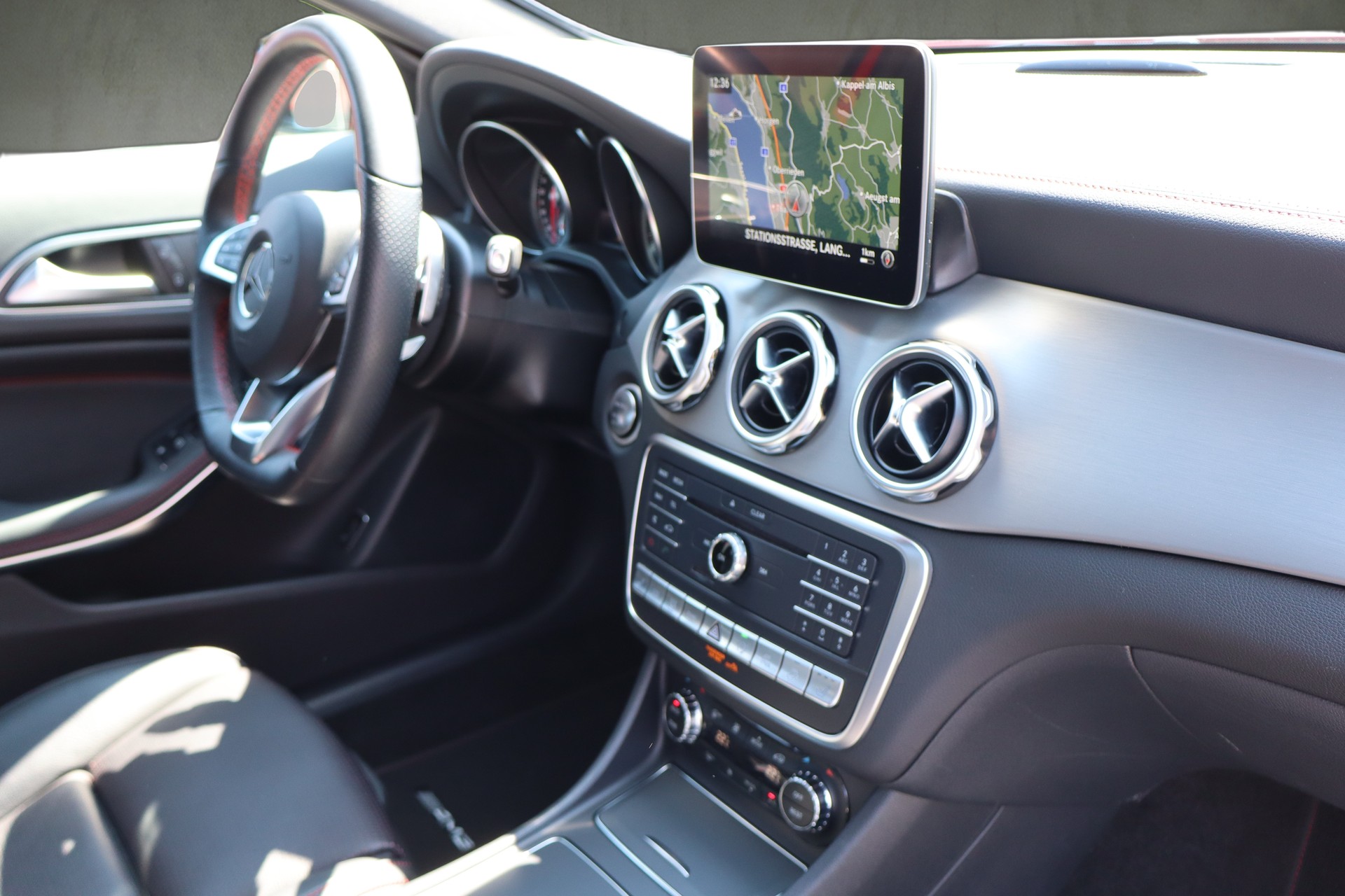 MERCEDES-BENZ GLA 250 AMG Line 4Matic 7G-DCT-image-8