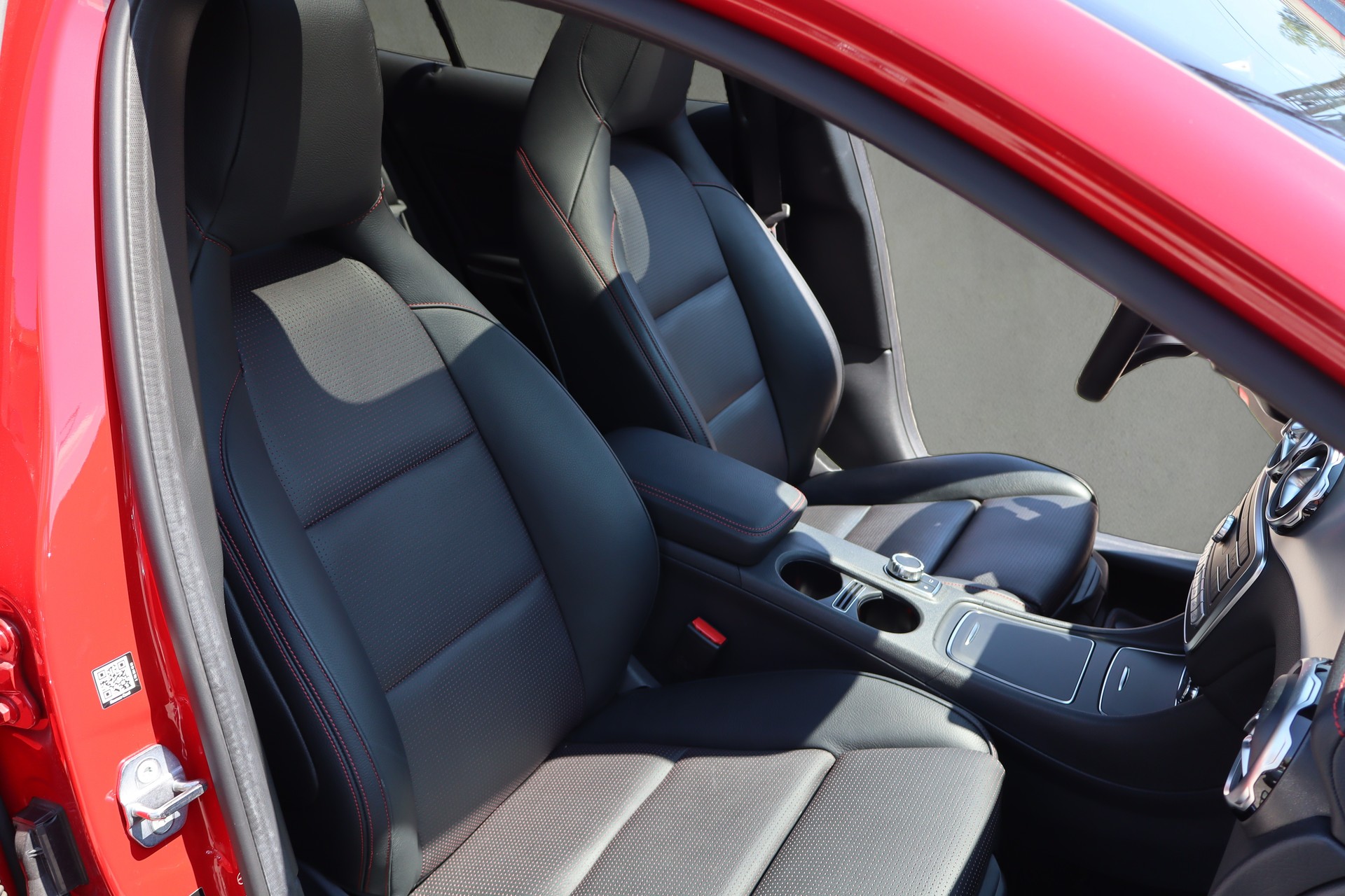 MERCEDES-BENZ GLA 250 AMG Line 4Matic 7G-DCT-image-6