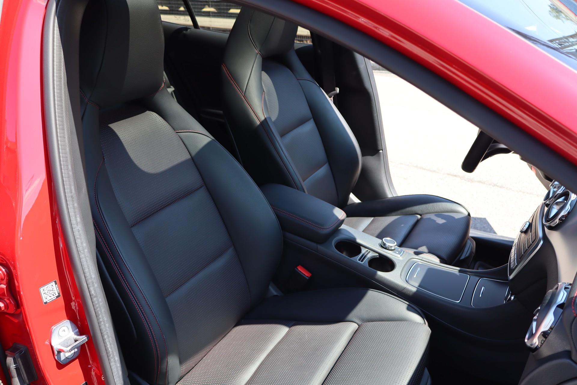 MERCEDES-BENZ GLA 250 AMG Line 4Matic 7G-DCT-image-6