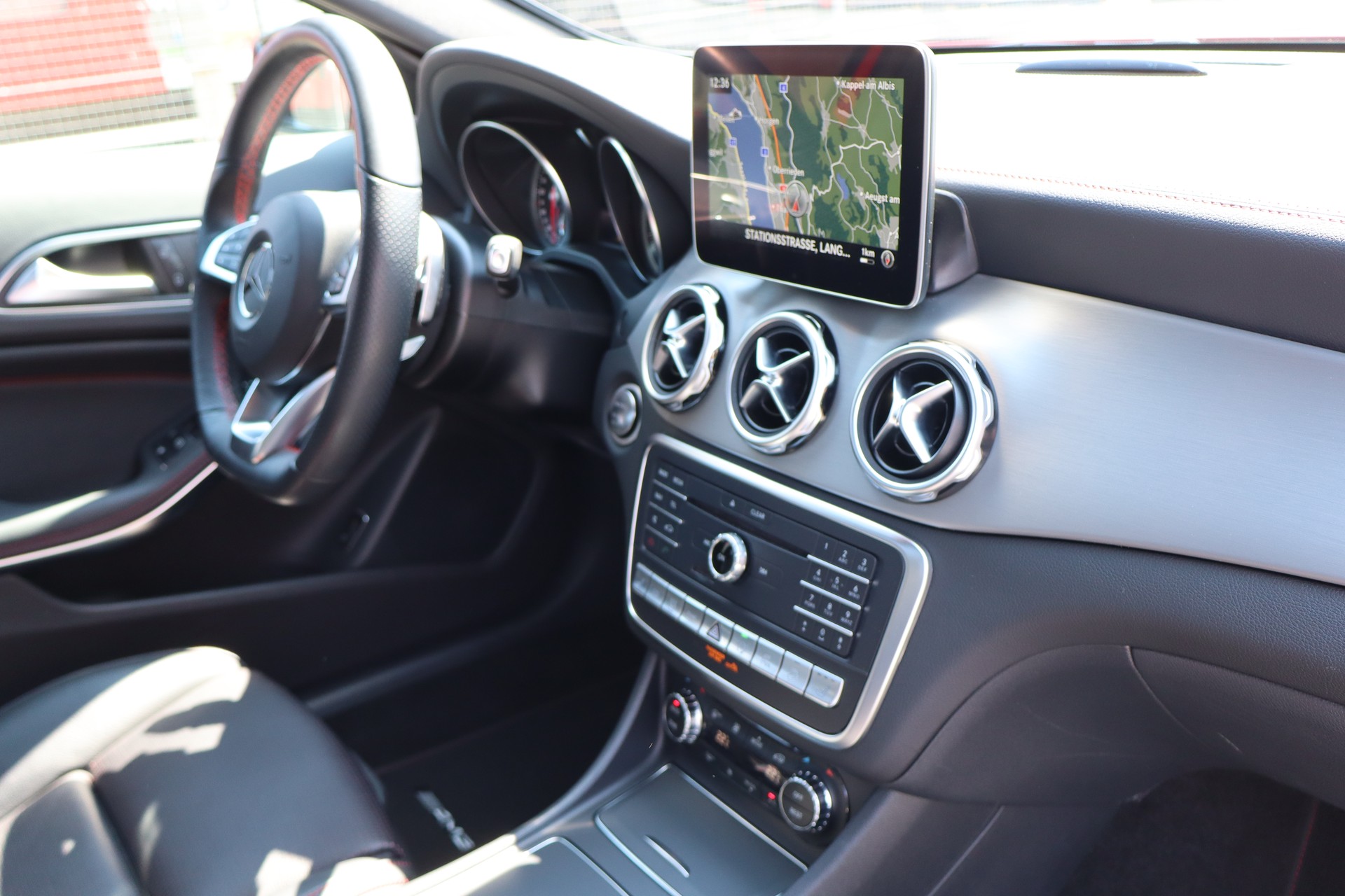 MERCEDES-BENZ GLA 250 AMG Line 4Matic 7G-DCT-image-8