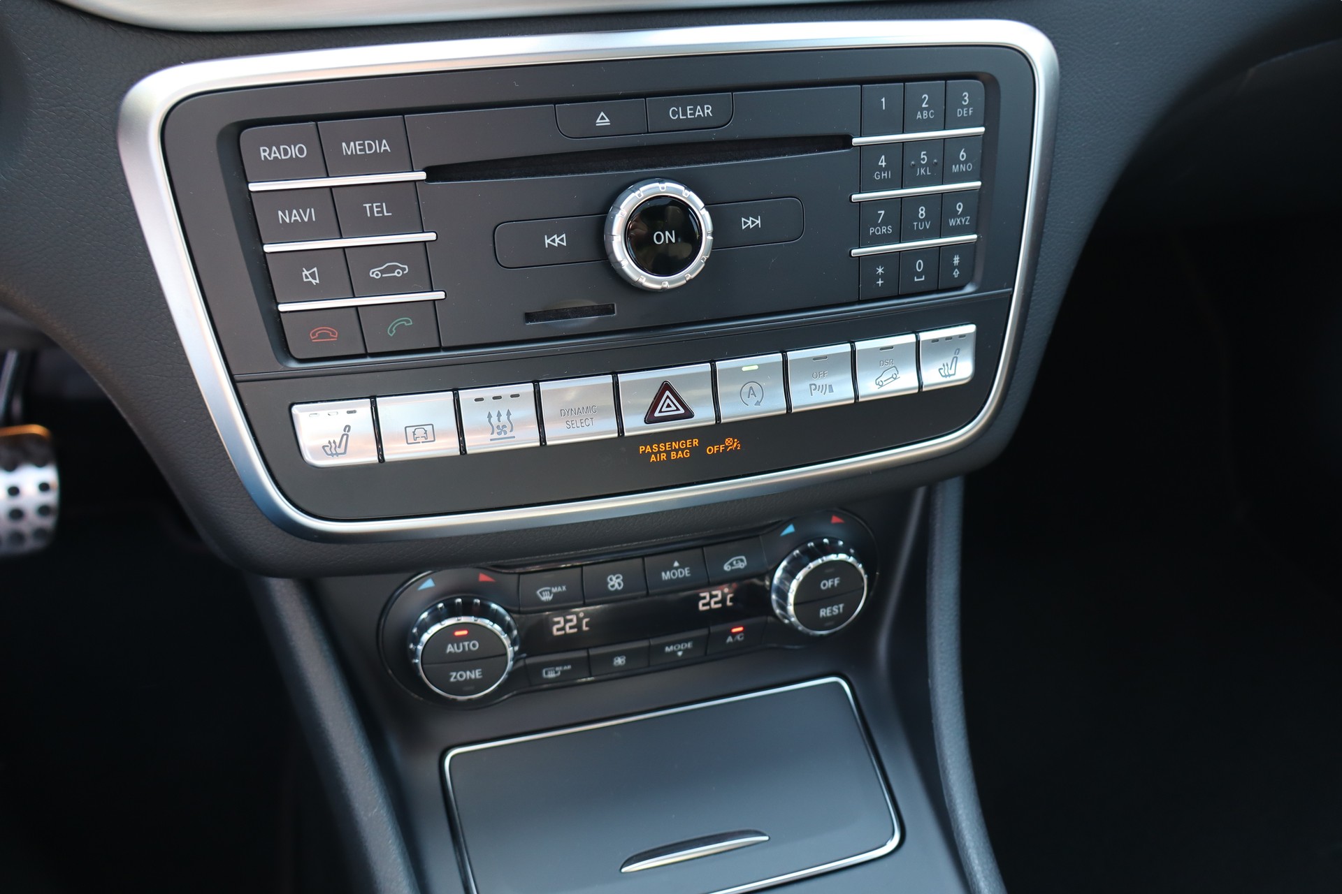 MERCEDES-BENZ GLA 250 AMG Line 4Matic 7G-DCT-image-12