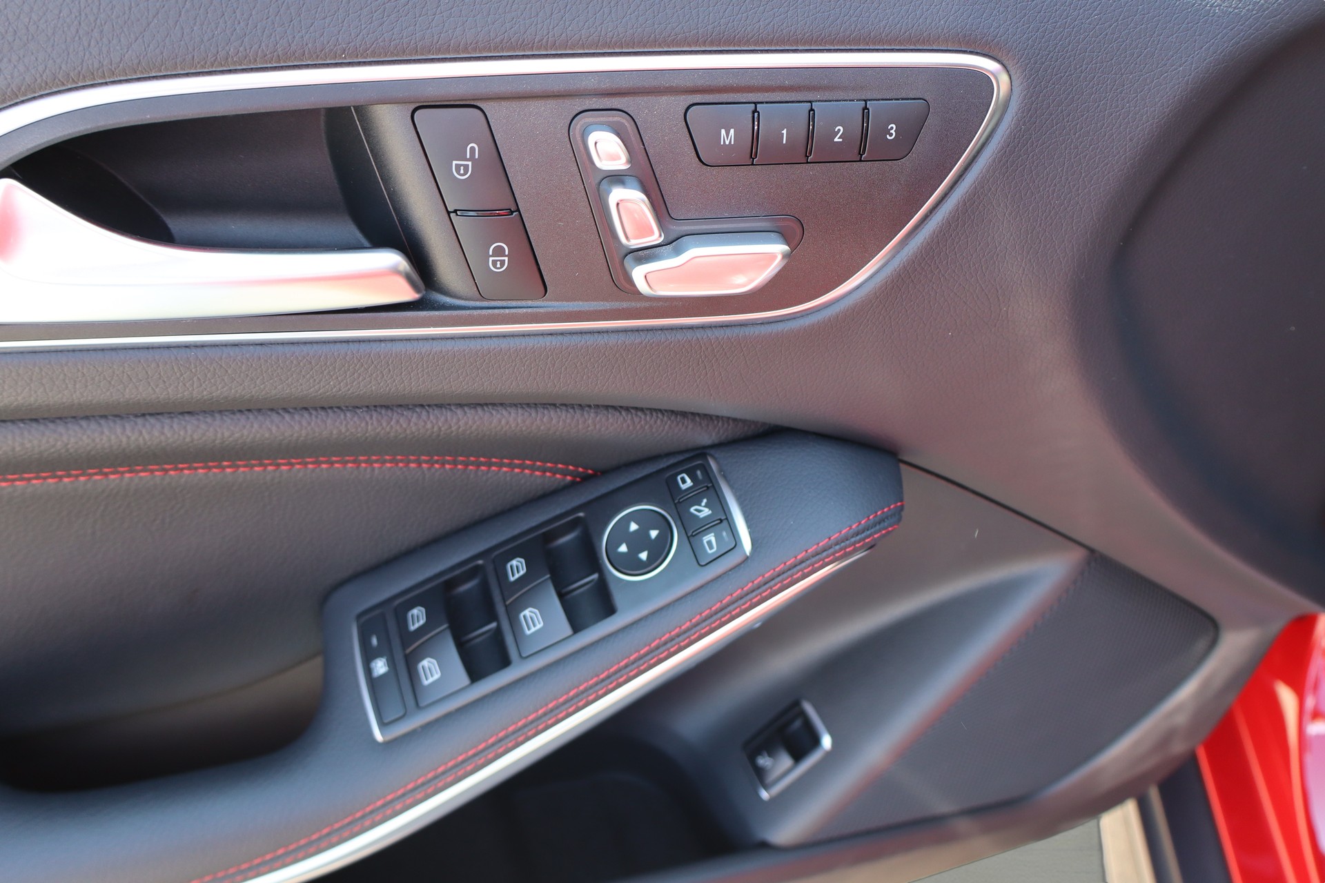 MERCEDES-BENZ GLA 250 AMG Line 4Matic 7G-DCT-image-9
