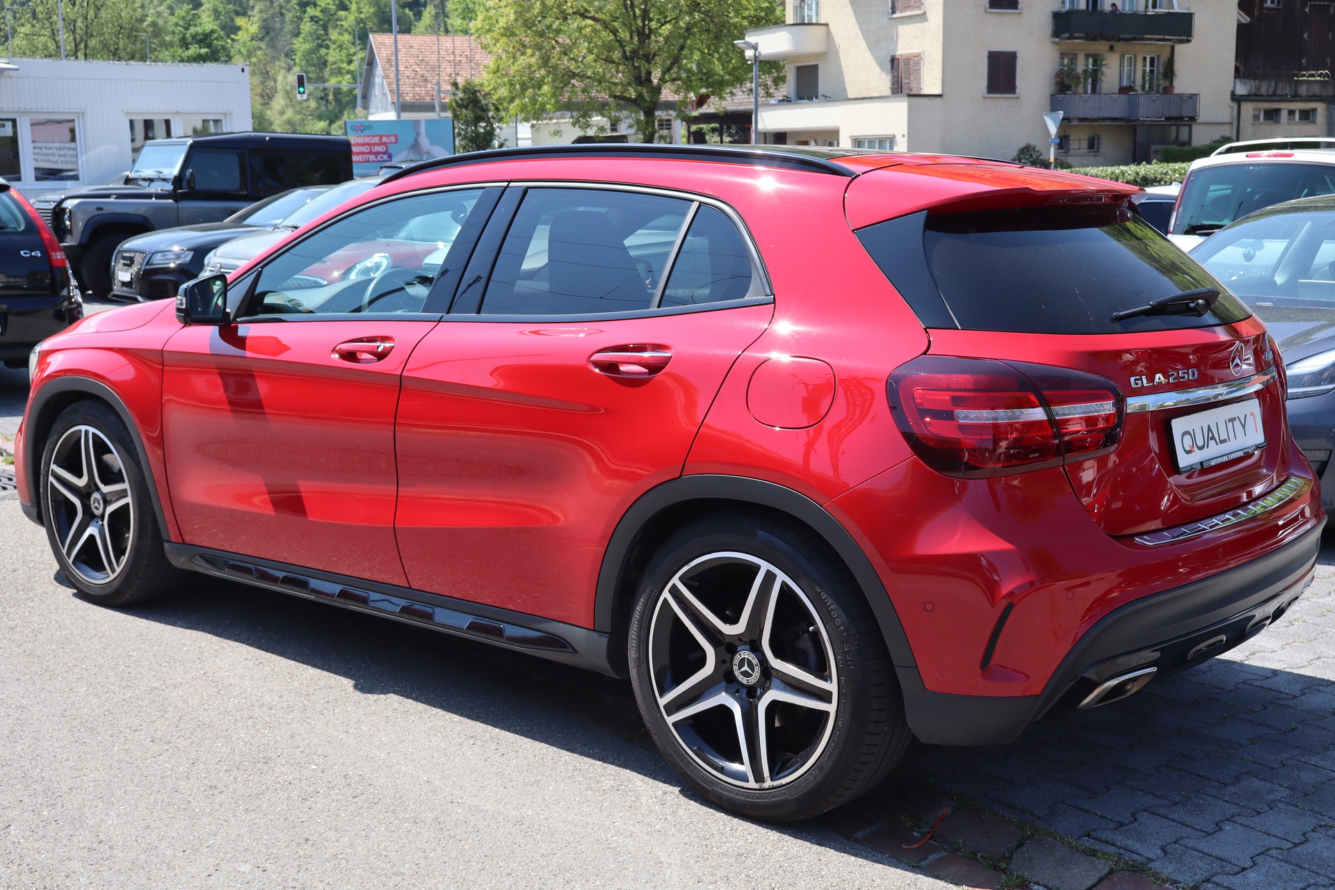 MERCEDES-BENZ GLA 250 AMG Line 4Matic 7G-DCT-image-2