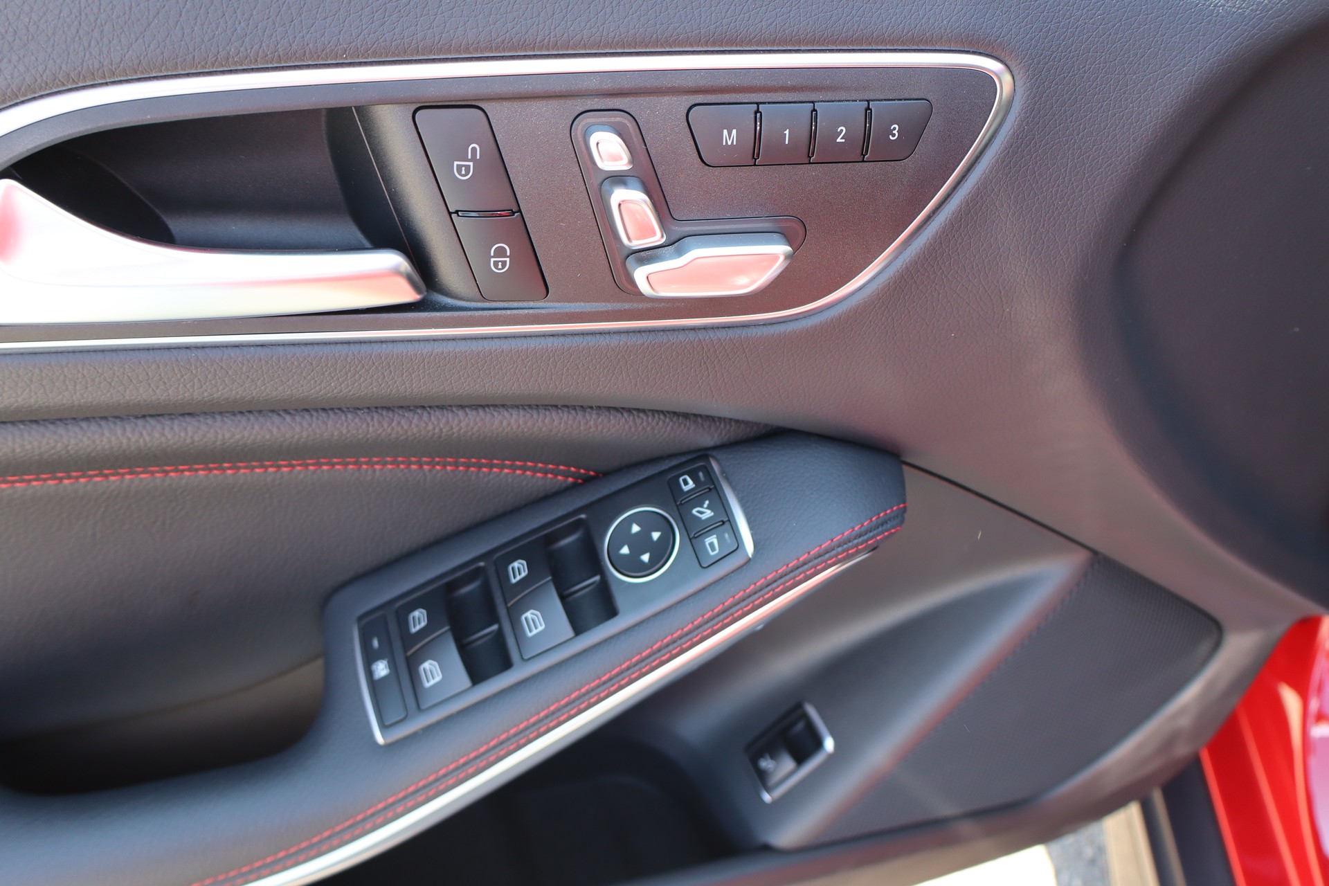 MERCEDES-BENZ GLA 250 AMG Line 4Matic 7G-DCT-image-9