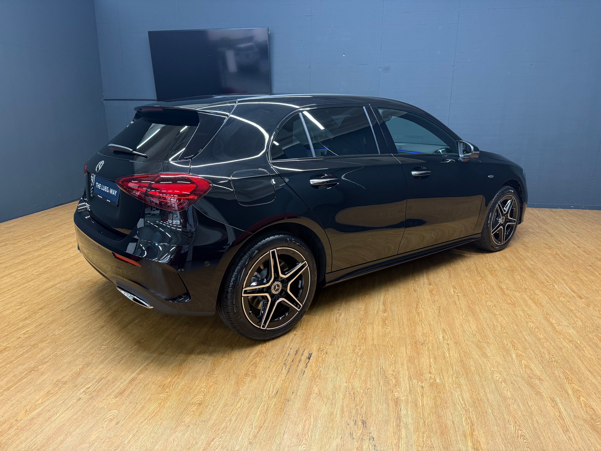 MERCEDES-BENZ A 250 e EQ Star / DISTRONIC / 360 Grad Kamera / Multibeam LED / Spiegel-Paket-image-8