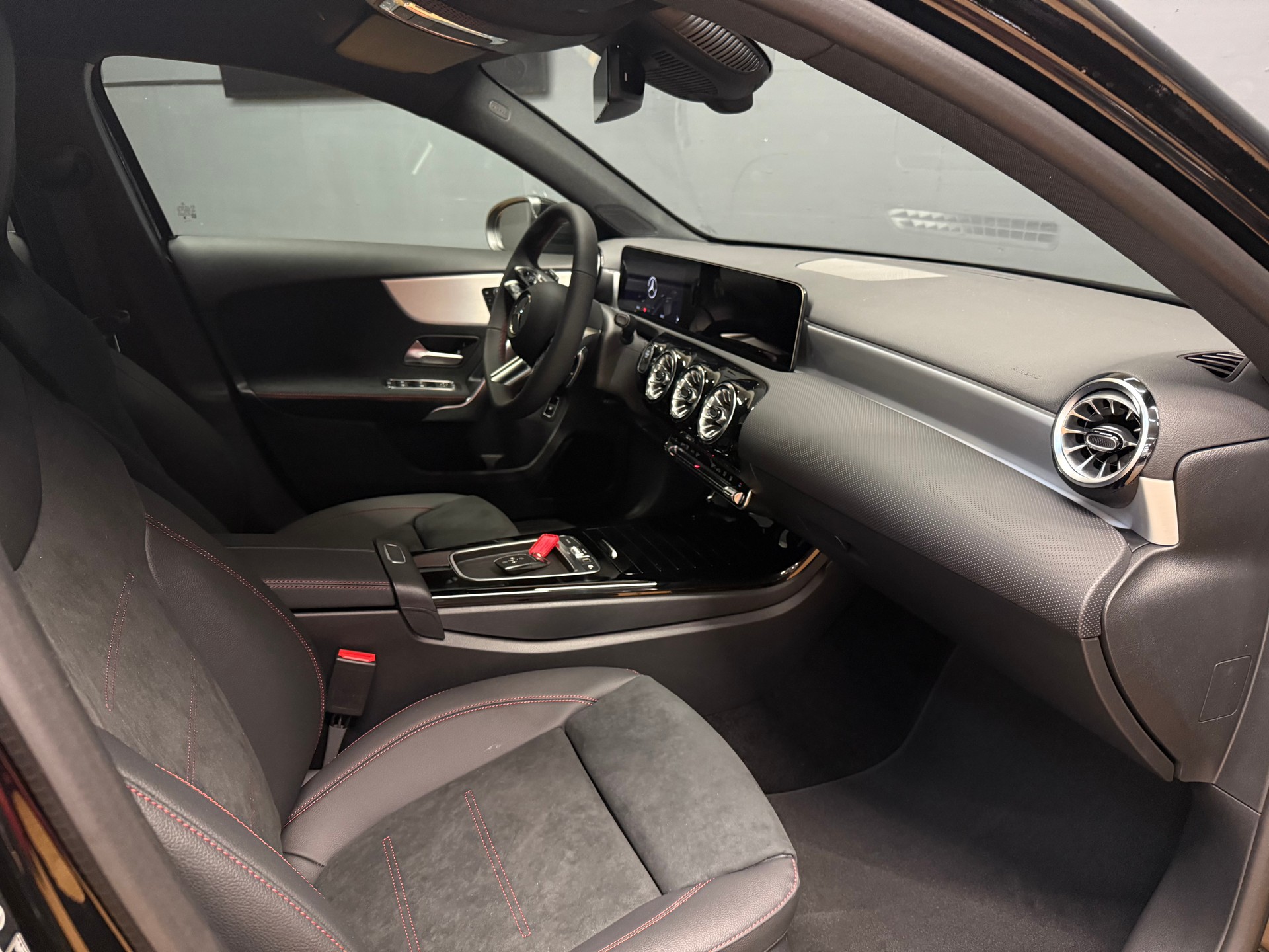 MERCEDES-BENZ A 250 e EQ Star / DISTRONIC / 360 Grad Kamera / Multibeam LED / Spiegel-Paket-image-13