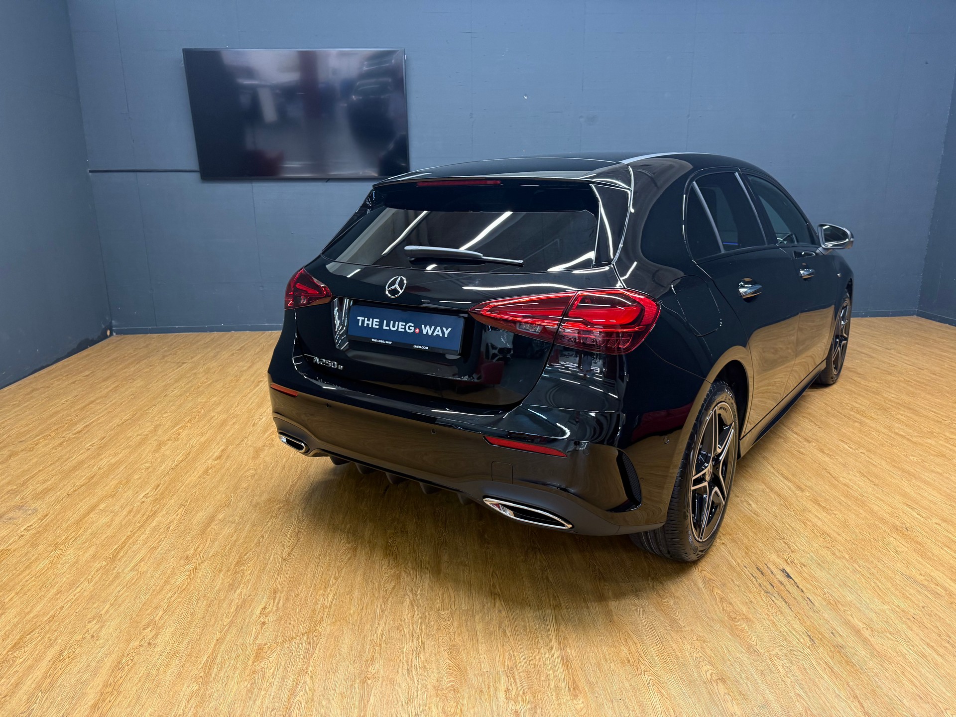 MERCEDES-BENZ A 250 e EQ Star / DISTRONIC / 360 Grad Kamera / Multibeam LED / Spiegel-Paket-image-9