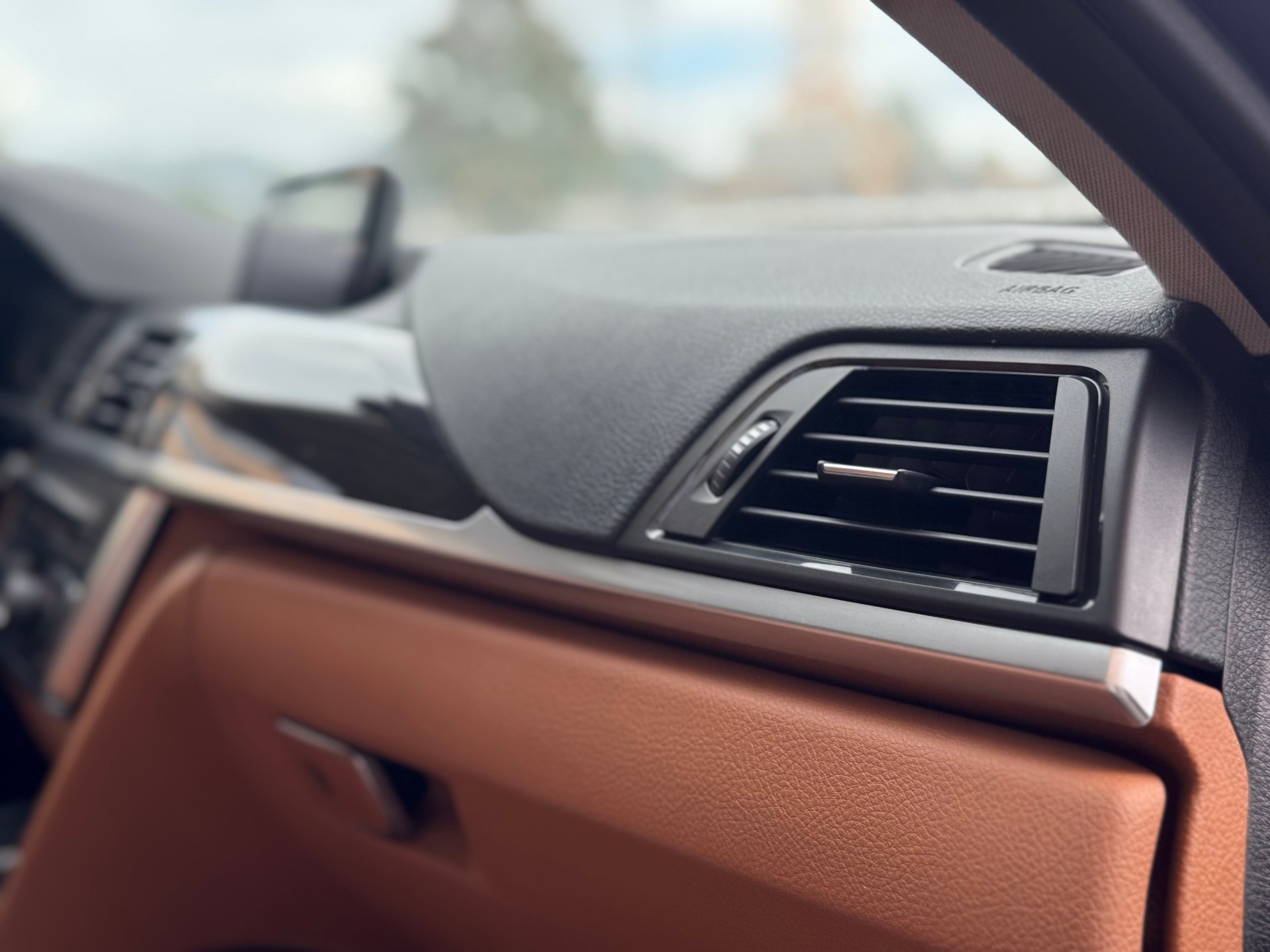 BMW 320d xDrive Touring Luxury Line Steptronic-image-28