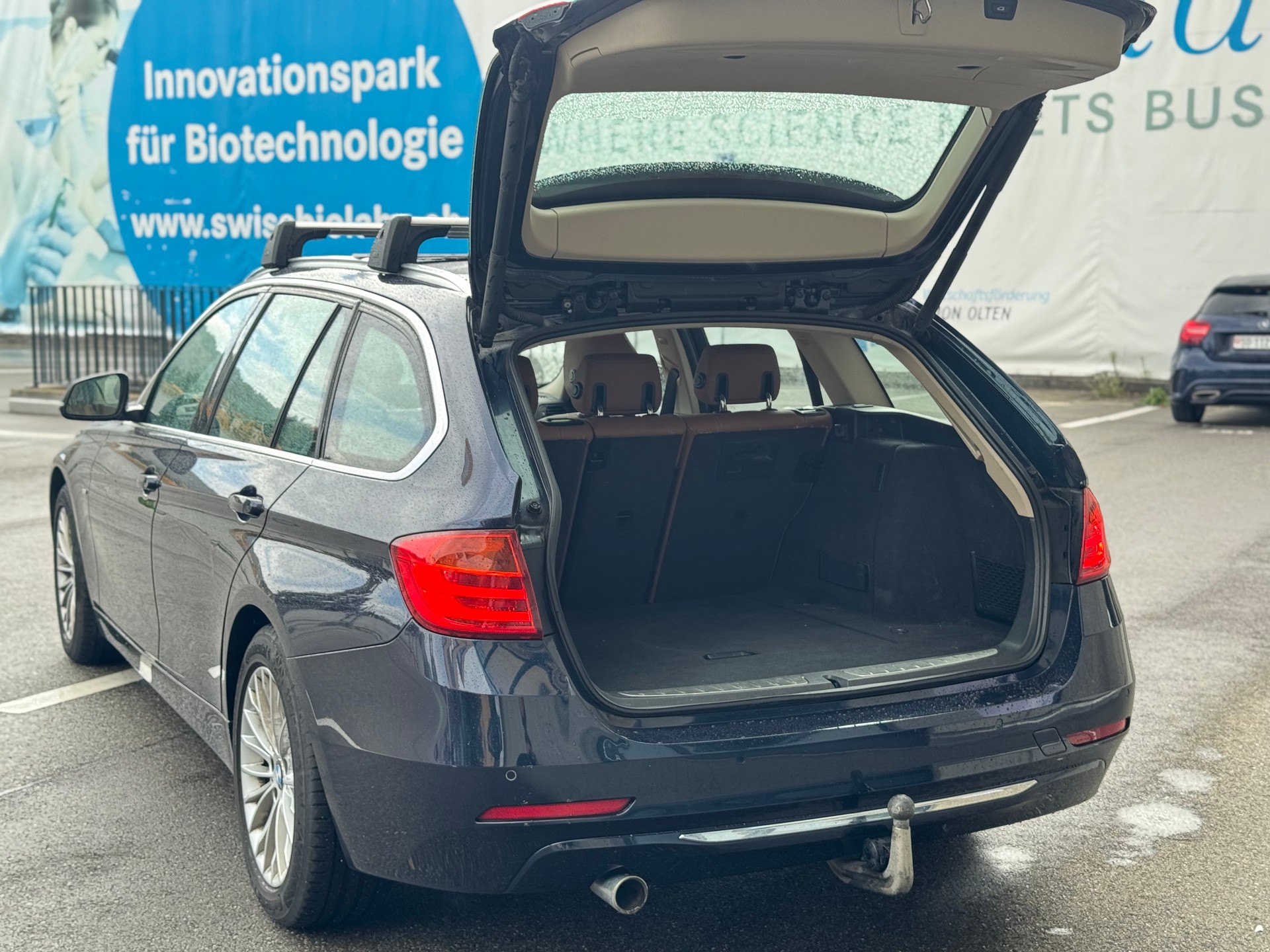 BMW 320d xDrive Touring Luxury Line Steptronic-image-22
