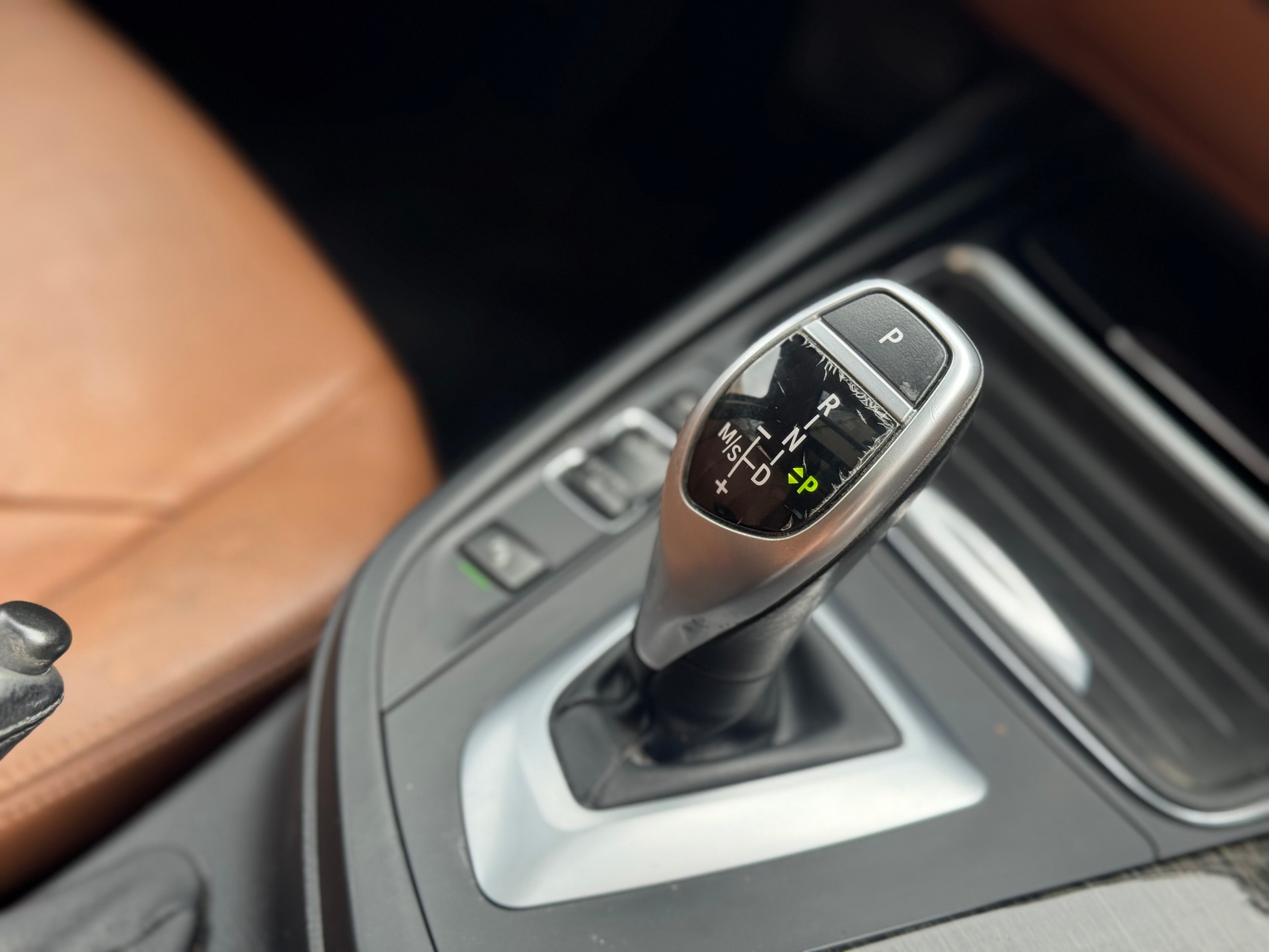 BMW 320d xDrive Touring Luxury Line Steptronic-image-26