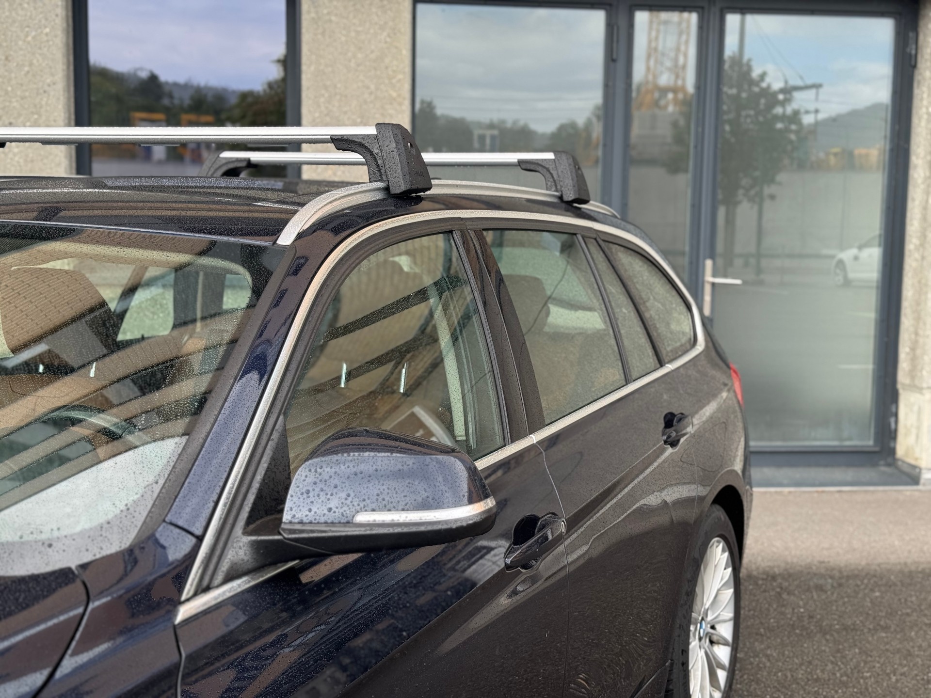 BMW 320d xDrive Touring Luxury Line Steptronic-image-9
