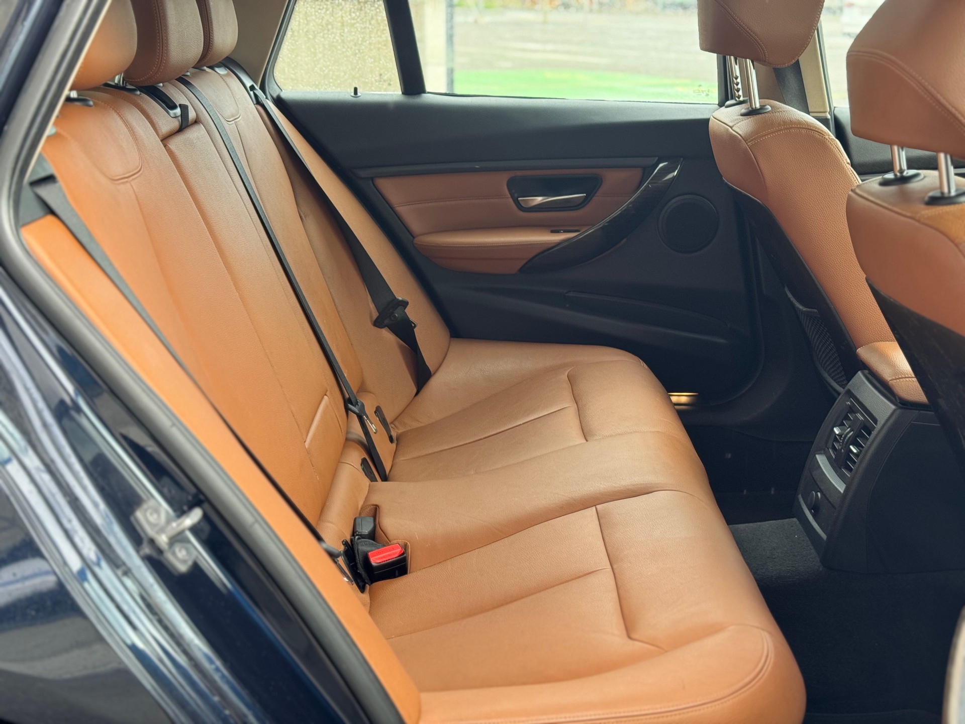 BMW 320d xDrive Touring Luxury Line Steptronic-image-20