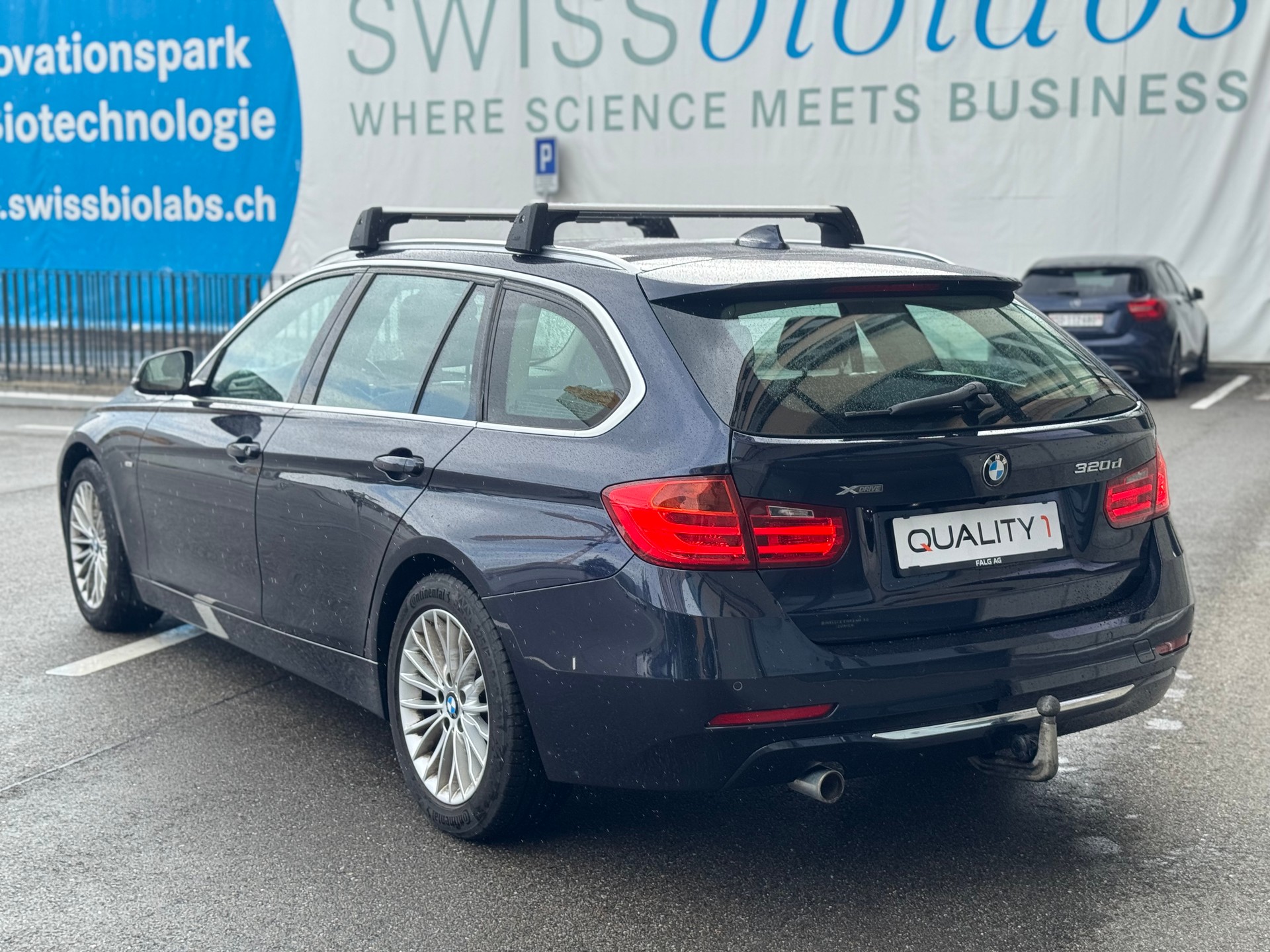 BMW 320d xDrive Touring Luxury Line Steptronic-image-4