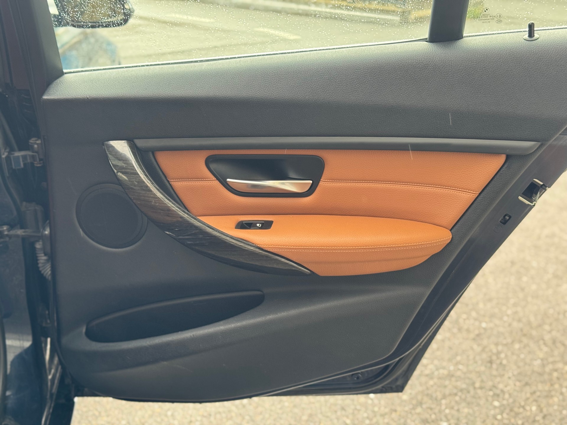 BMW 320d xDrive Touring Luxury Line Steptronic-image-25