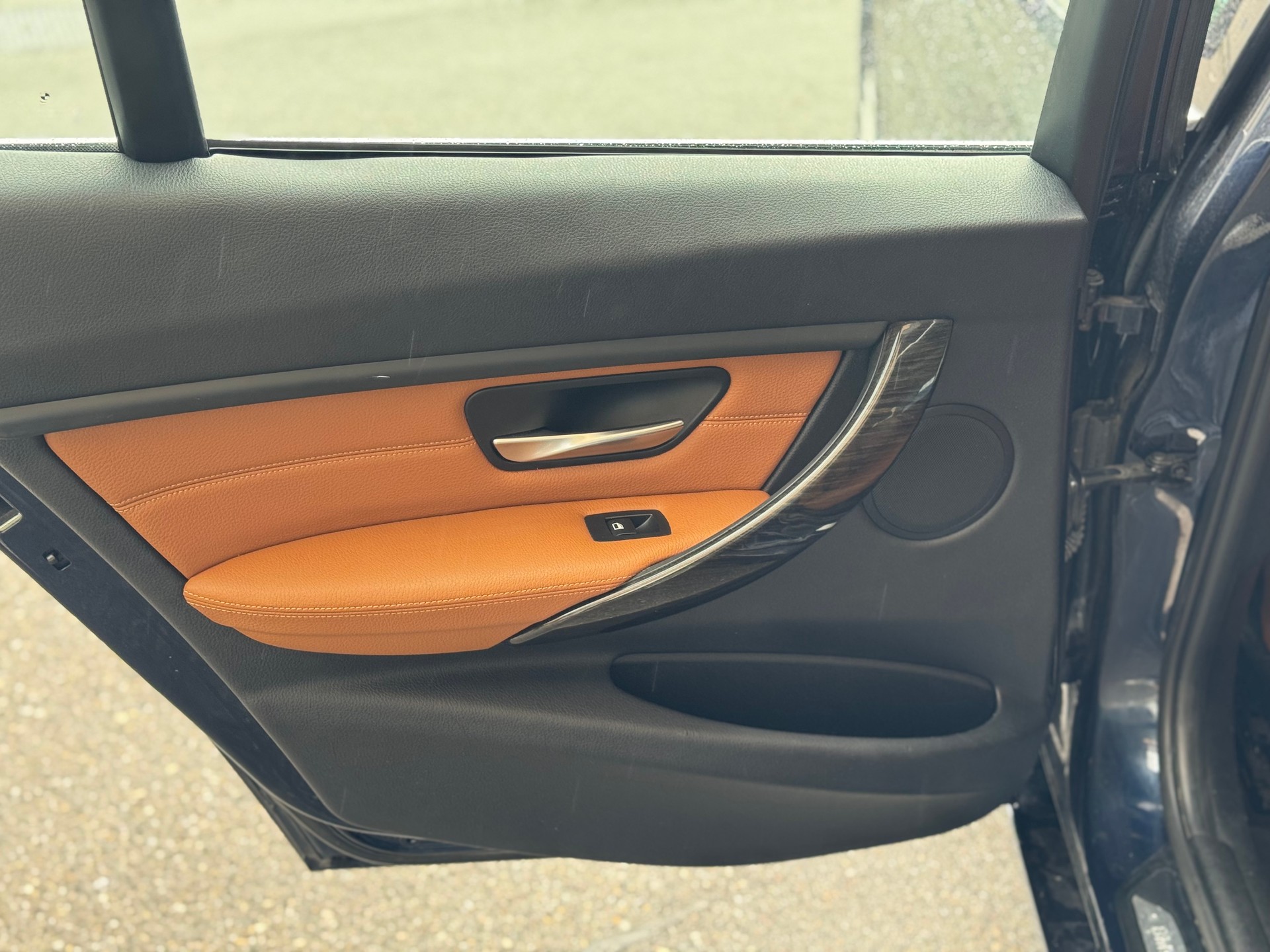 BMW 320d xDrive Touring Luxury Line Steptronic-image-17