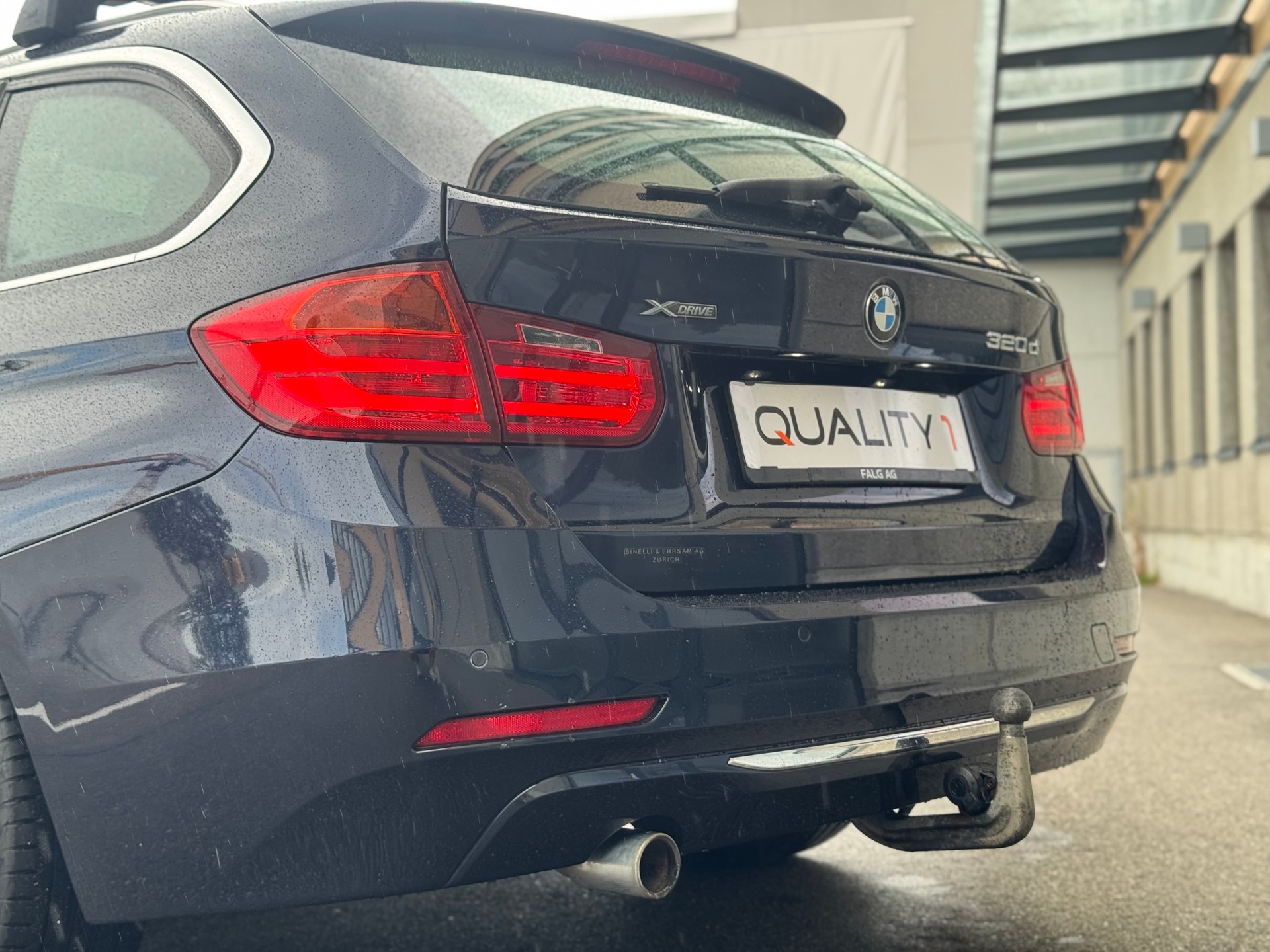 BMW 320d xDrive Touring Luxury Line Steptronic-image-13