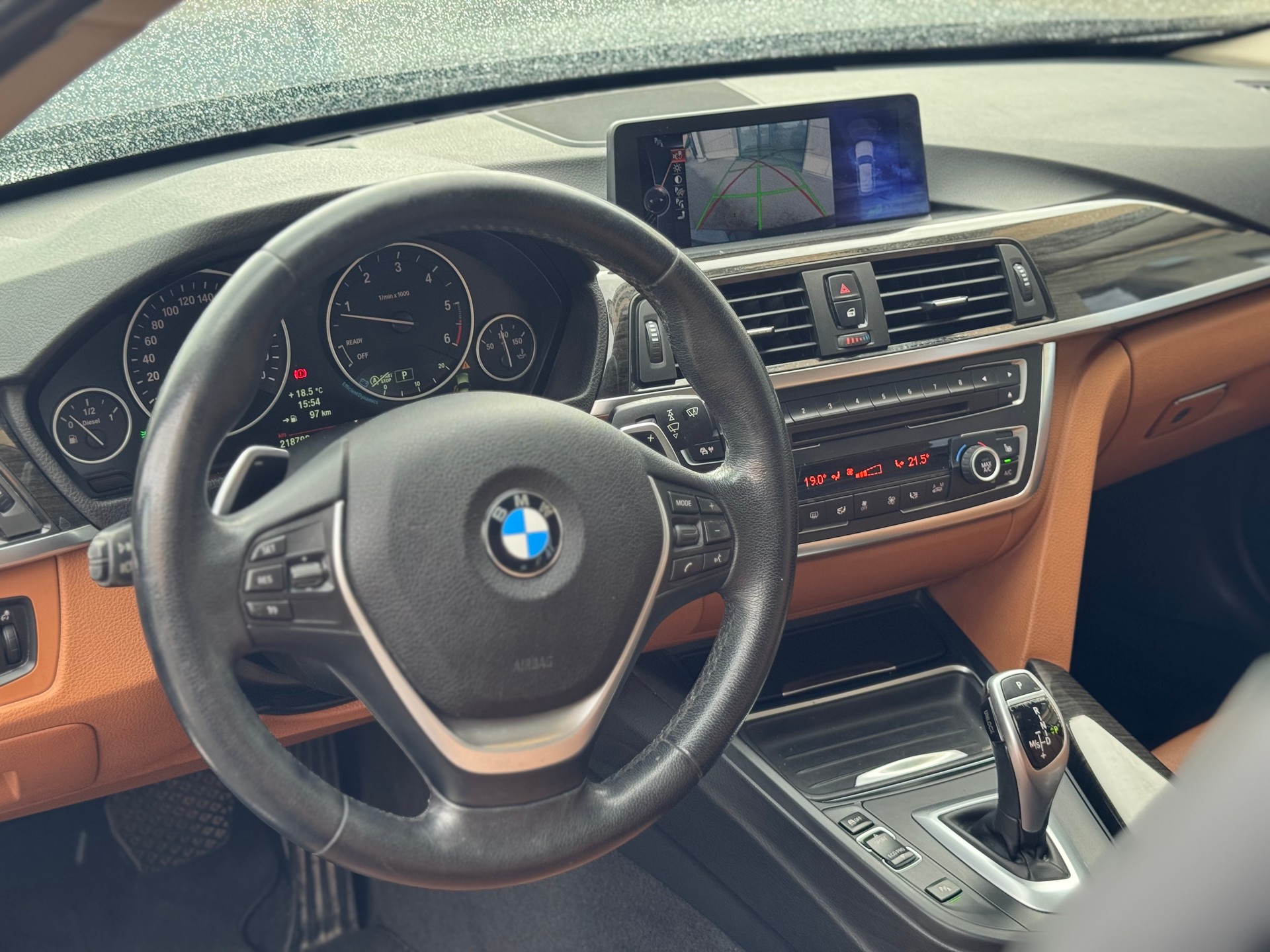 BMW 320d xDrive Touring Luxury Line Steptronic-image-15