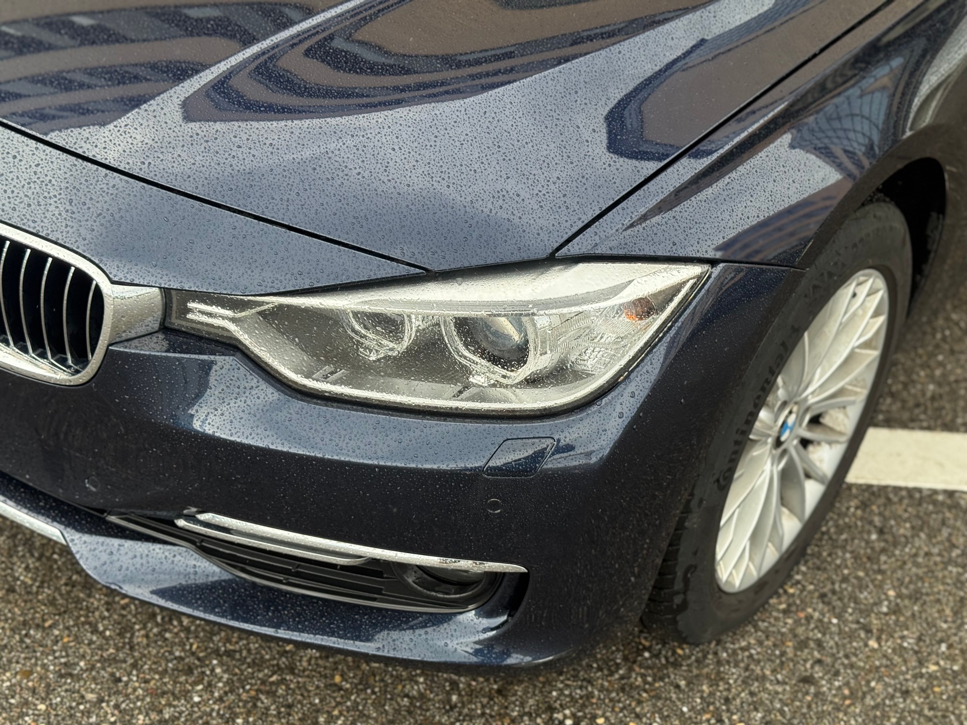 BMW 320d xDrive Touring Luxury Line Steptronic-image-5