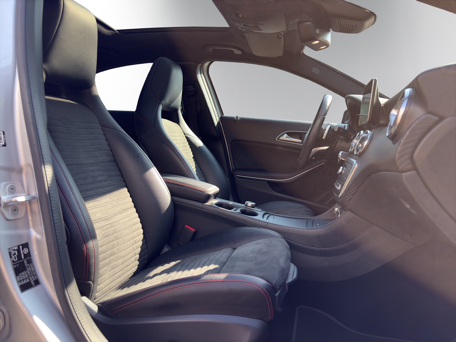 MERCEDES-BENZ A 250 AMG Line 4Matic 7G-DCT-image-11