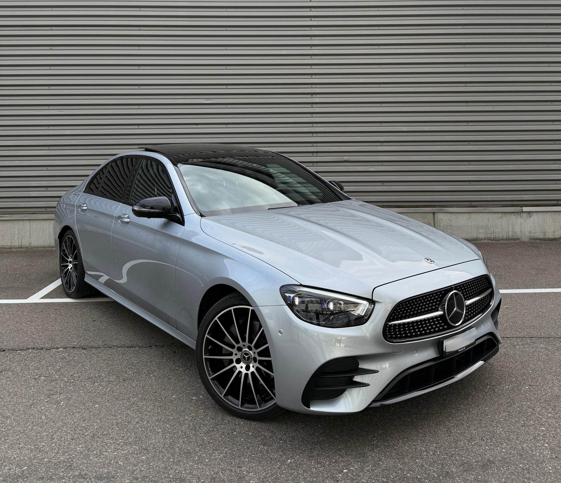 MERCEDES-BENZ E 220 d 4Matic AMG Line 9G-Tronic-image-0