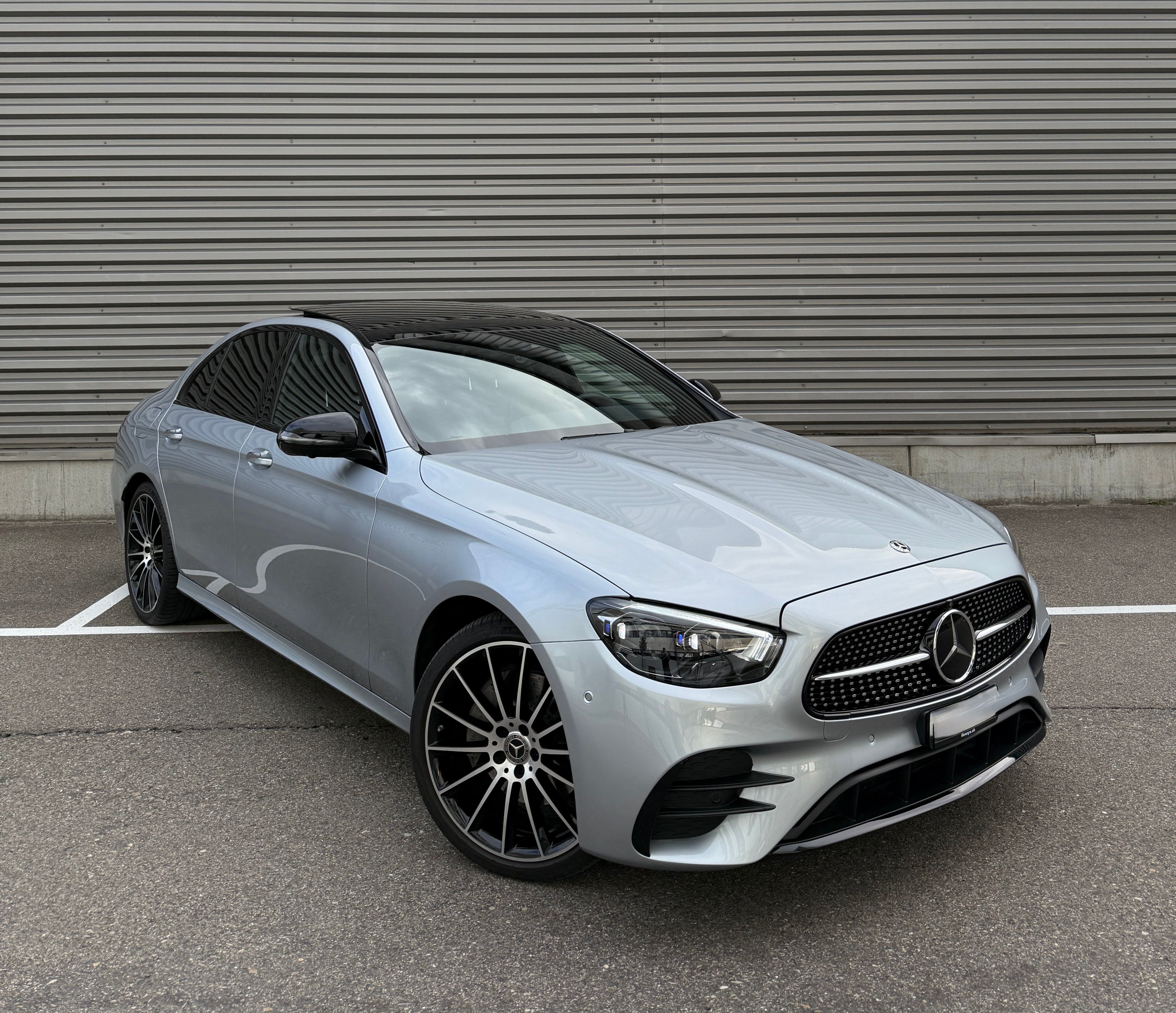 MERCEDES-BENZ E 220 d 4Matic AMG Line 9G-Tronic — slika 1