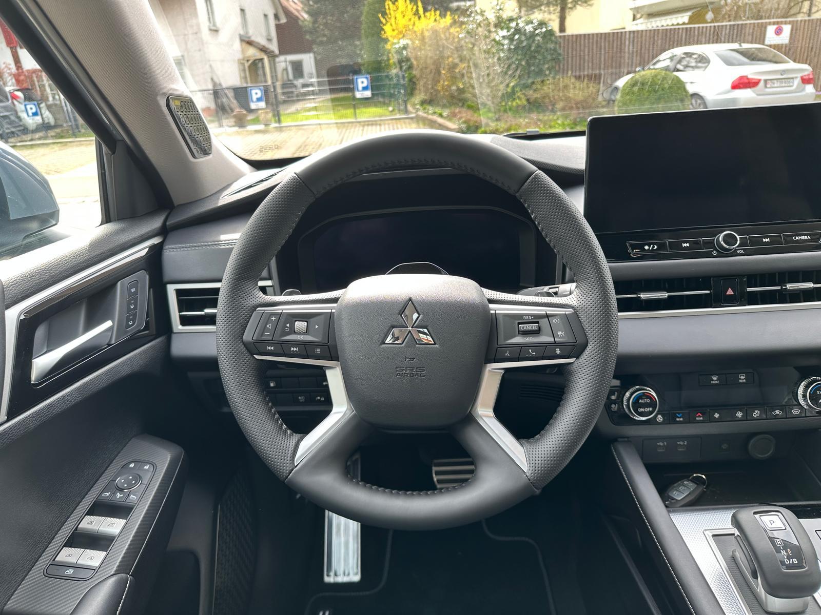 MITSUBISHI Outlander 2.4 PHEV Instyle 4x4-image-6