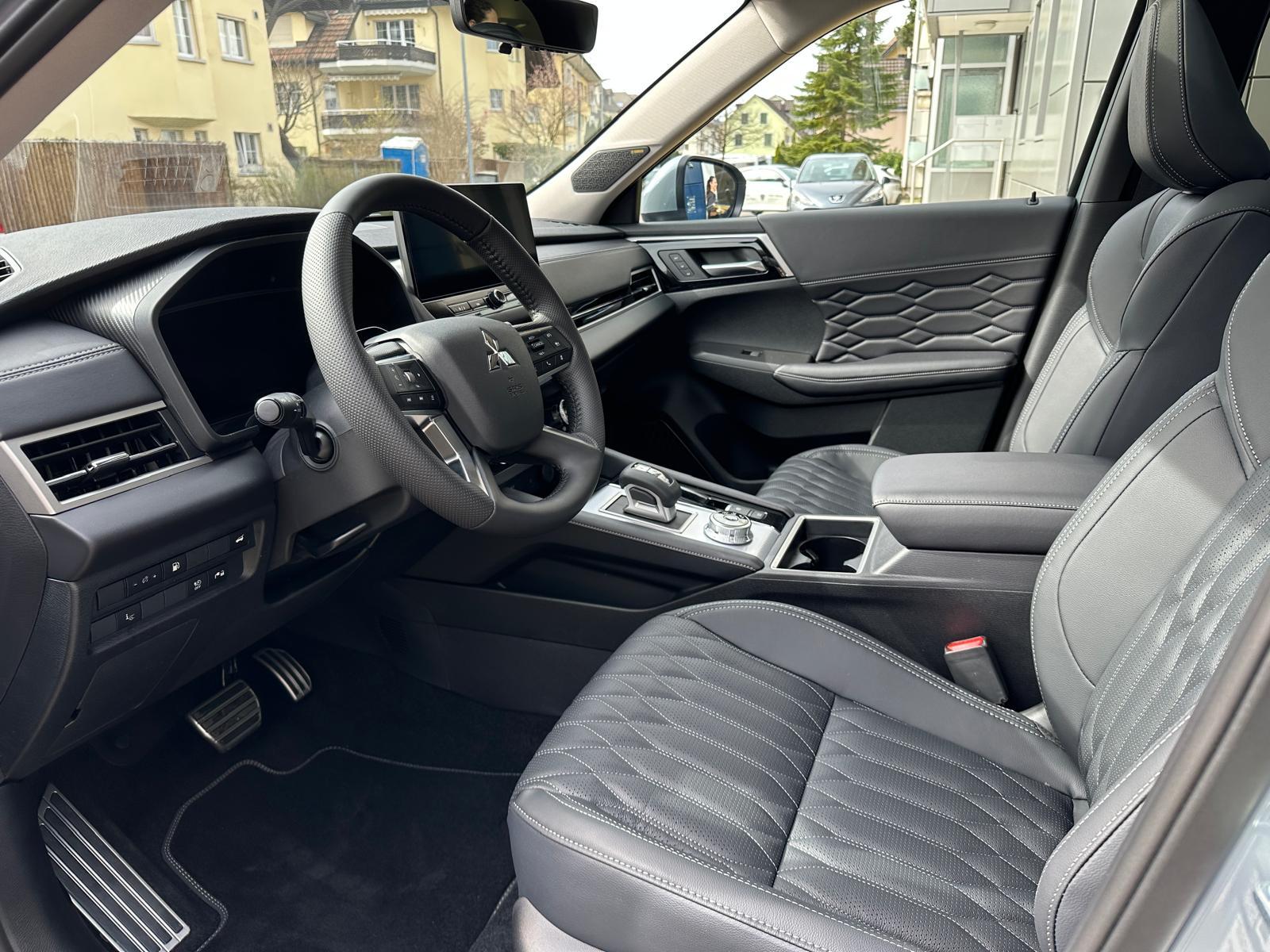MITSUBISHI Outlander 2.4 PHEV Instyle 4x4-image-5