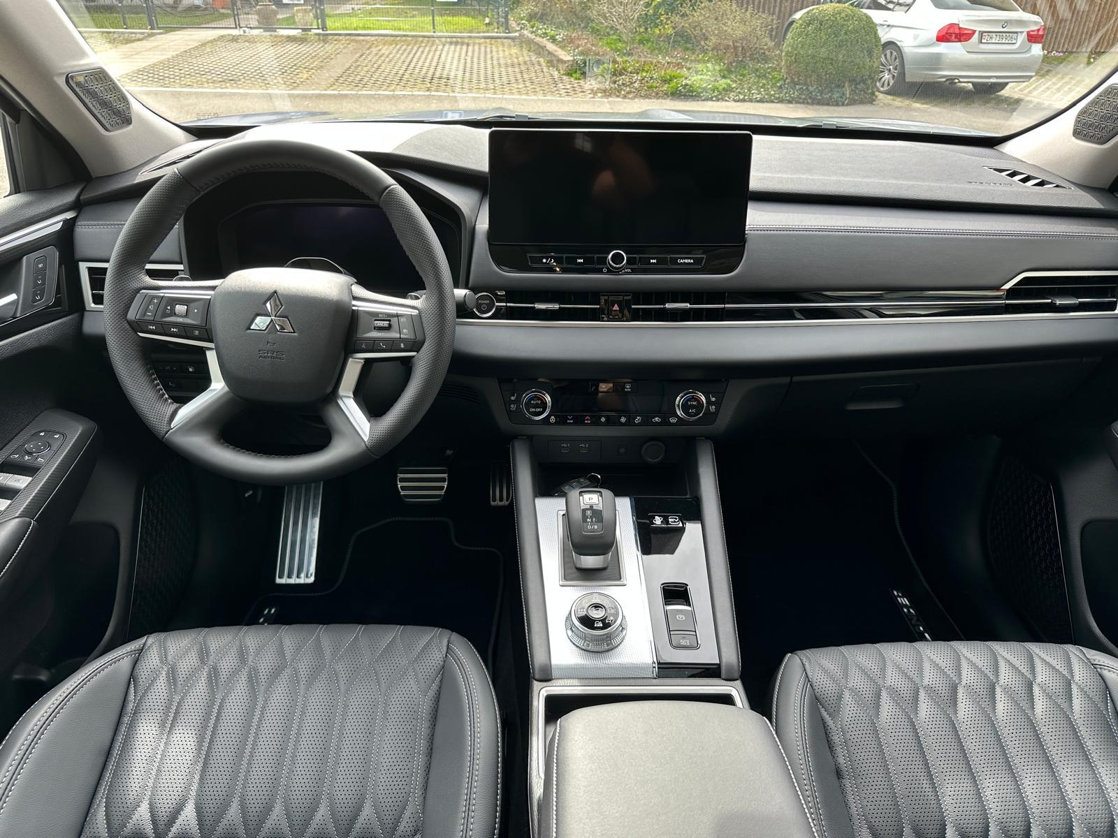 MITSUBISHI Outlander 2.4 PHEV Instyle 4x4-image-7