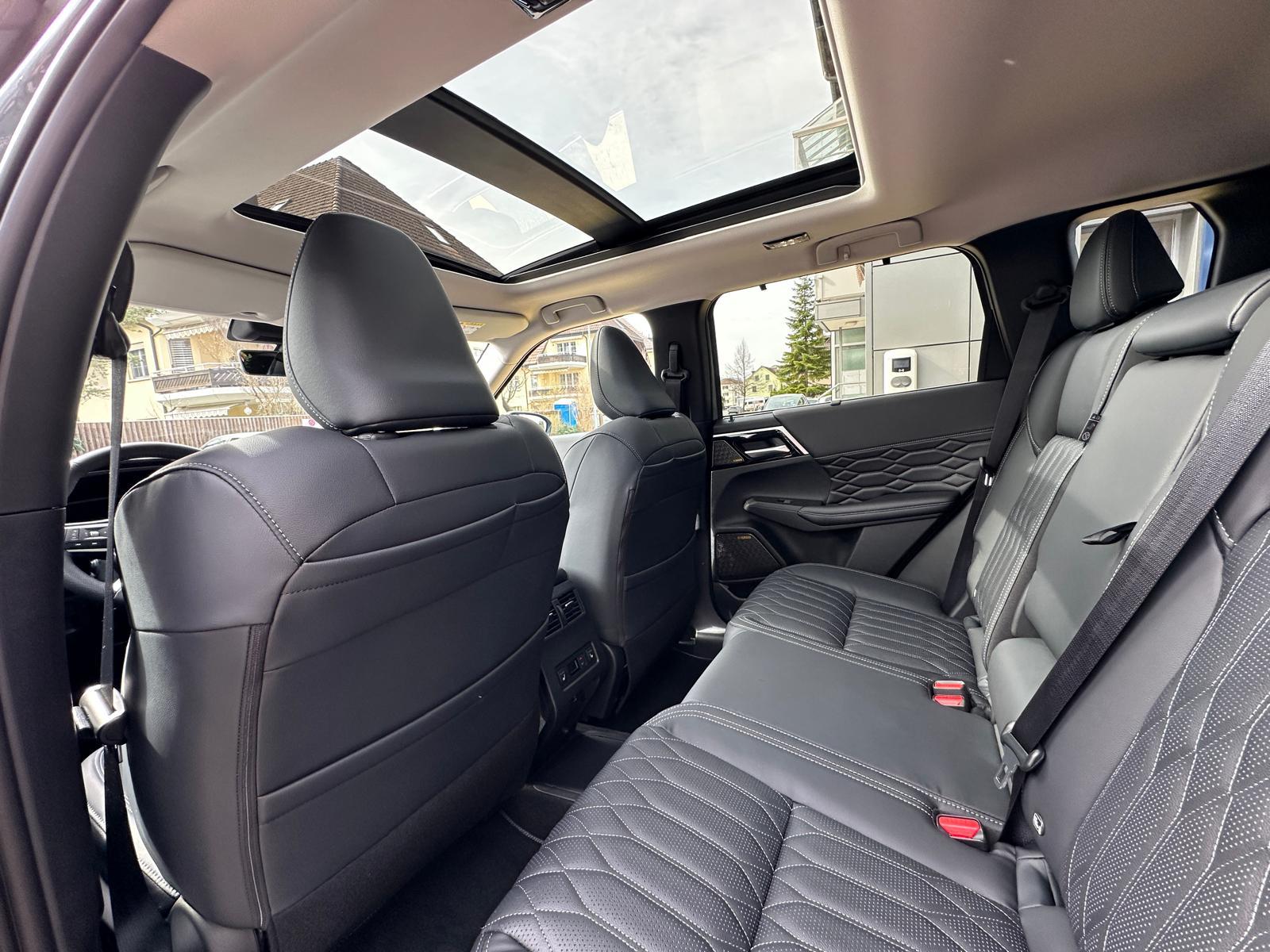 MITSUBISHI Outlander 2.4 PHEV Instyle 4x4-image-11