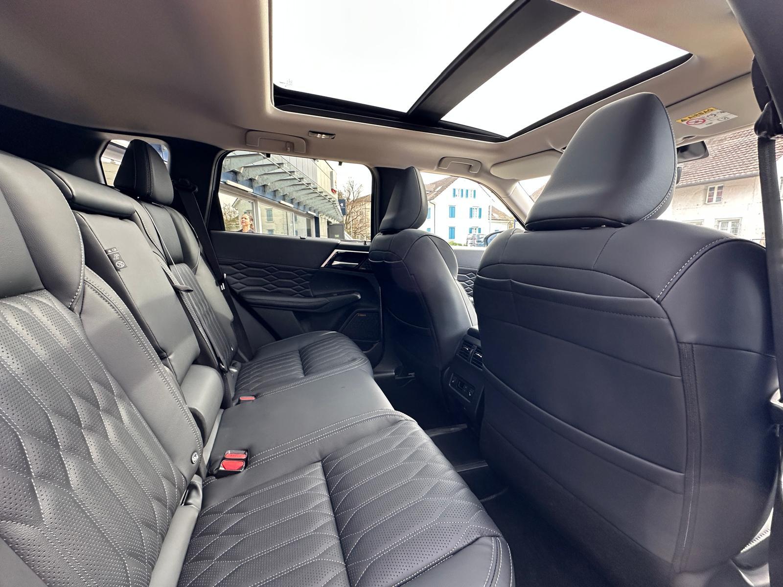 MITSUBISHI Outlander 2.4 PHEV Instyle 4x4-image-9