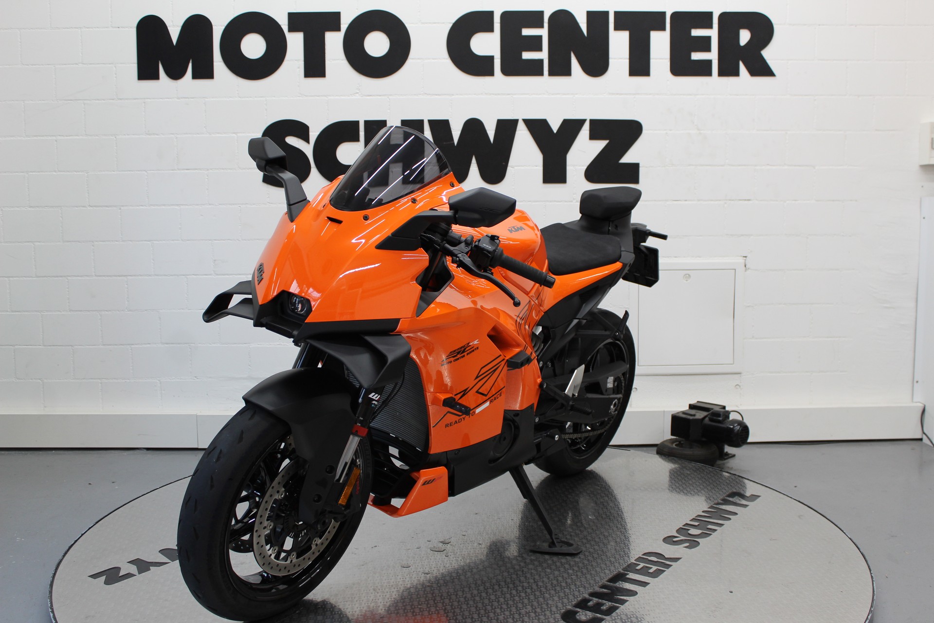 KTM 990 RC R-showroom-element-3