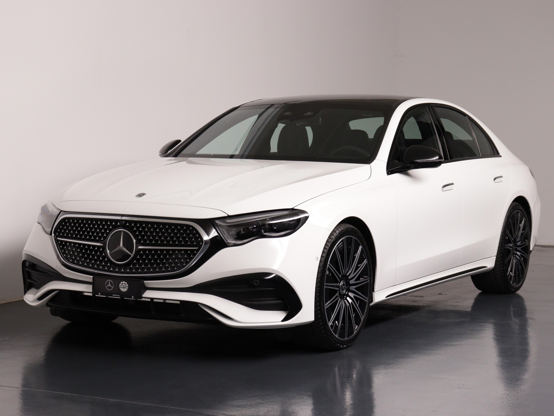 MERCEDES-BENZ E 220 d AMG Line 4matic-image-1