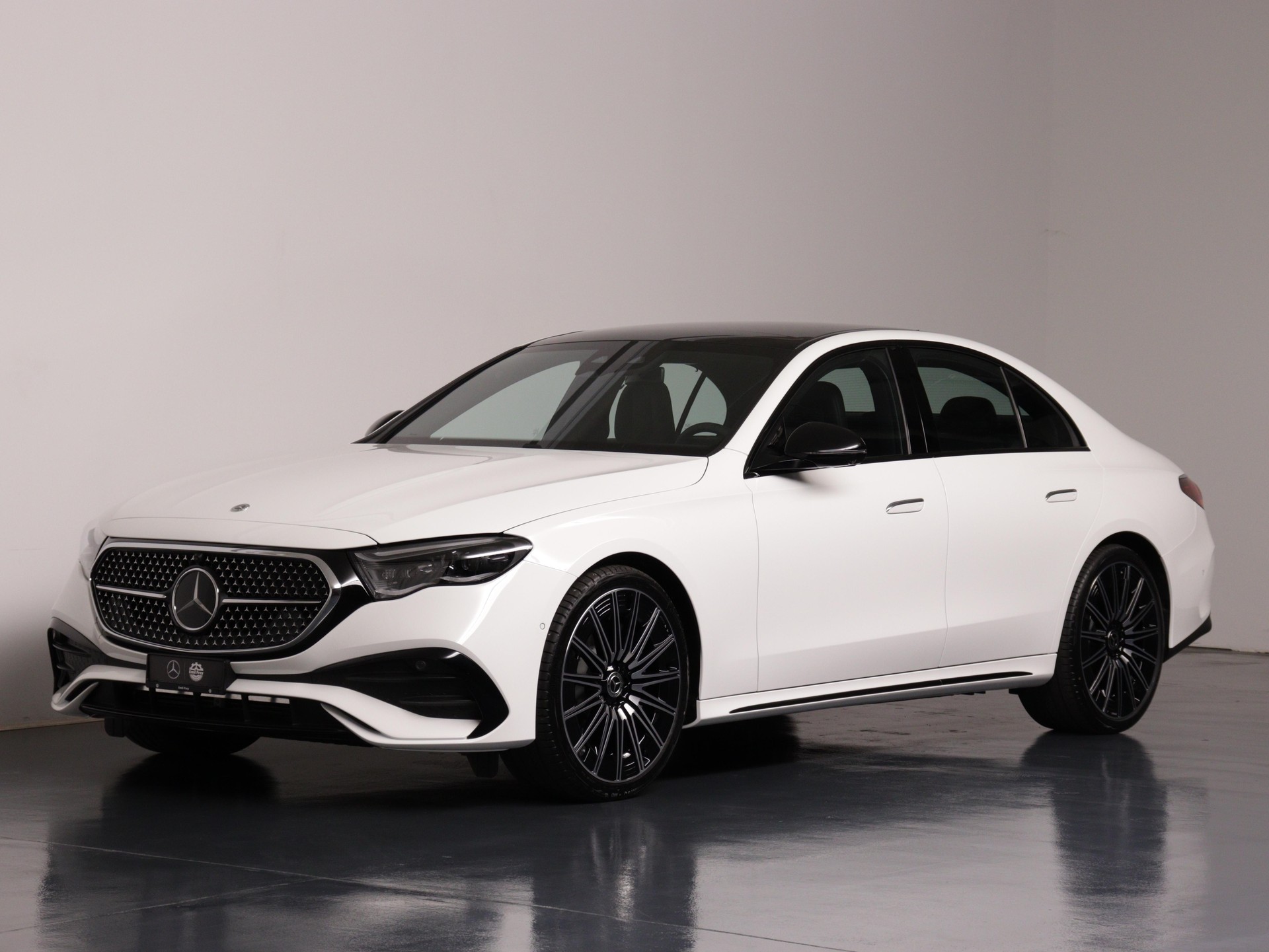 MERCEDES-BENZ E 220 d AMG Line 4matic-image-0