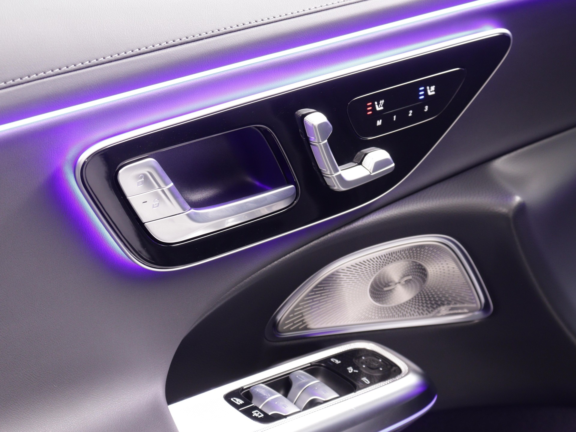 MERCEDES-BENZ E 220 d AMG Line 4matic-image-9