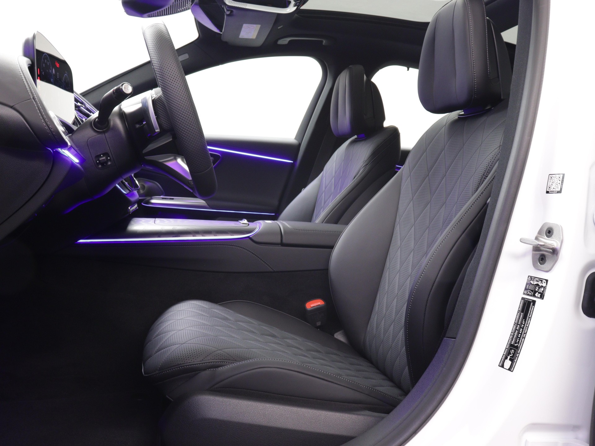 MERCEDES-BENZ E 220 d AMG Line 4matic-image-8