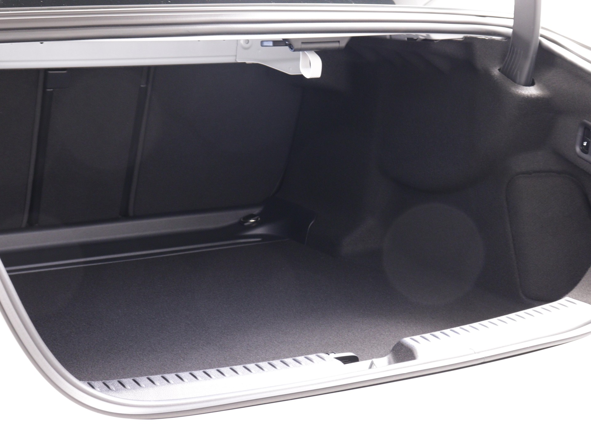 MERCEDES-BENZ E 220 d AMG Line 4matic-image-5