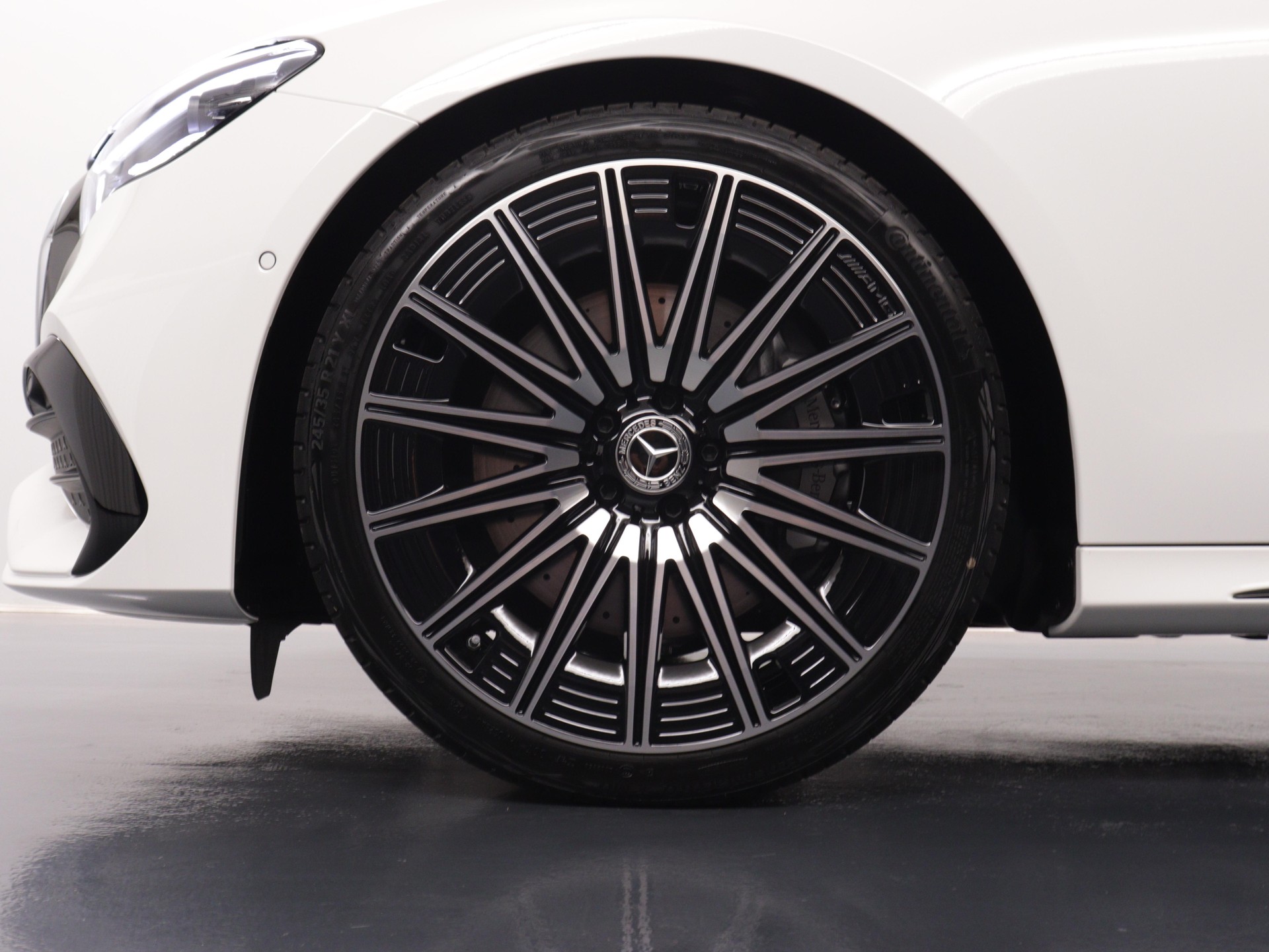 MERCEDES-BENZ E 220 d AMG Line 4matic-image-13