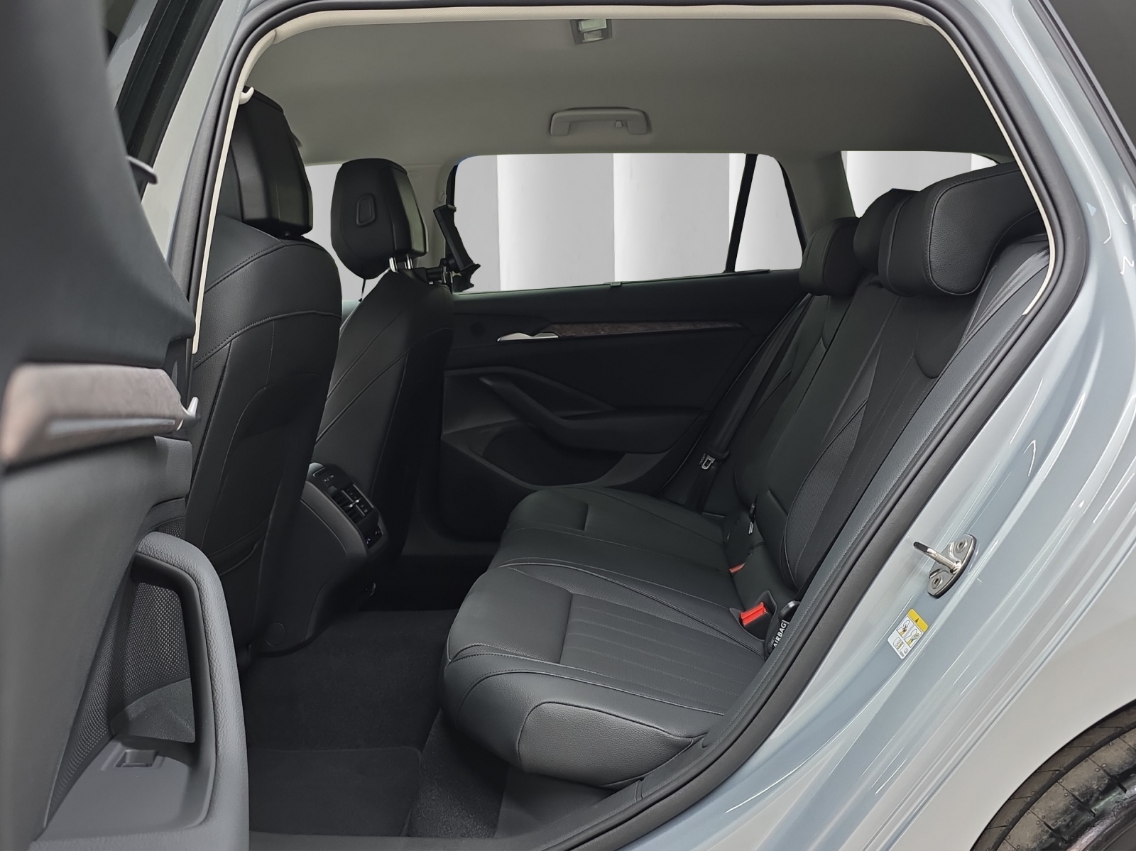 SKODA Superb Combi 2.0 TSI L & K 4x4 DSG-image-12