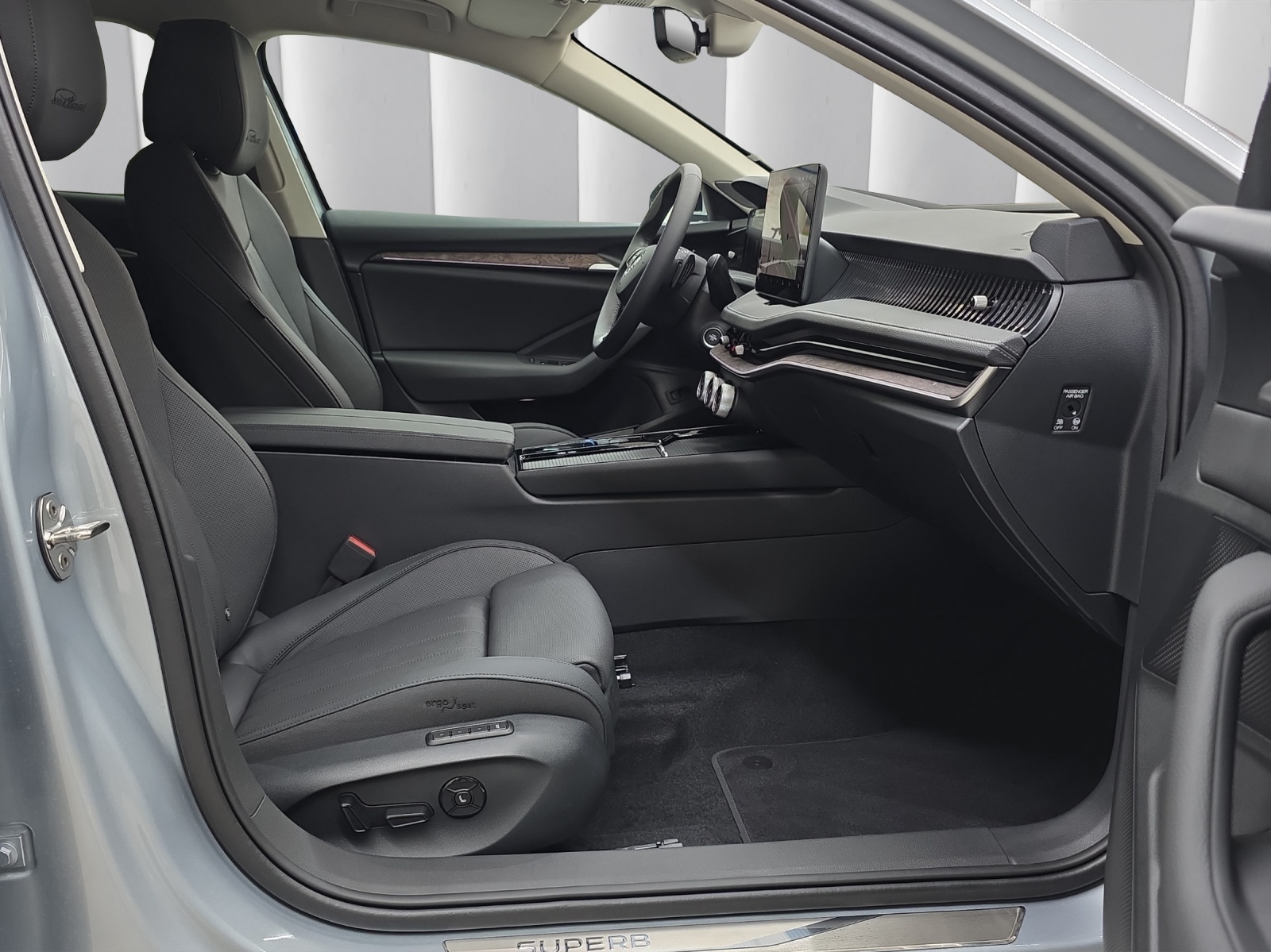 SKODA Superb Combi 2.0 TSI L & K 4x4 DSG-image-11