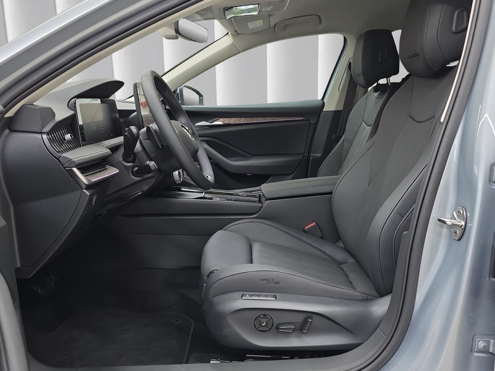 SKODA Superb Combi 2.0 TSI L & K 4x4 DSG-image-10