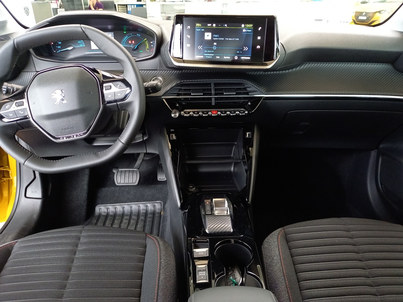 PEUGEOT 208 e-Active Pack-image-9