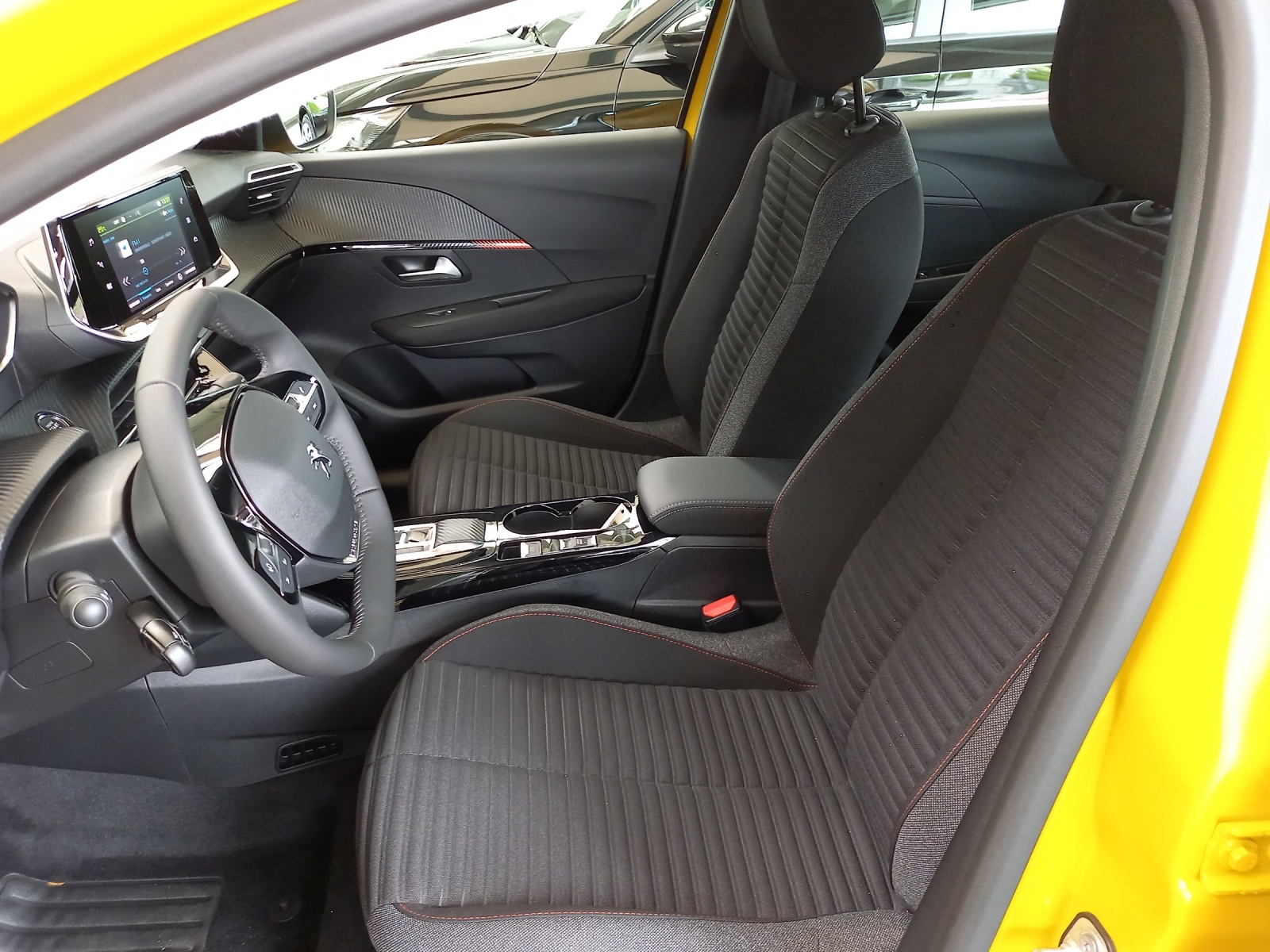 PEUGEOT 208 e-Active Pack-image-8