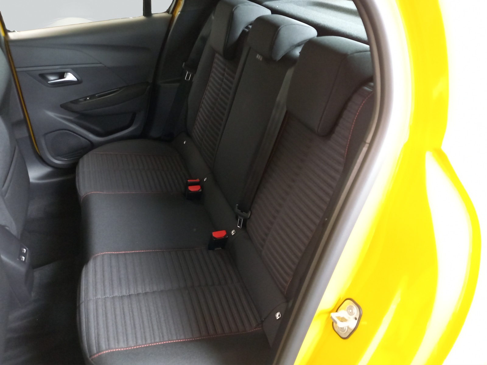 PEUGEOT 208 e-Active Pack-image-12