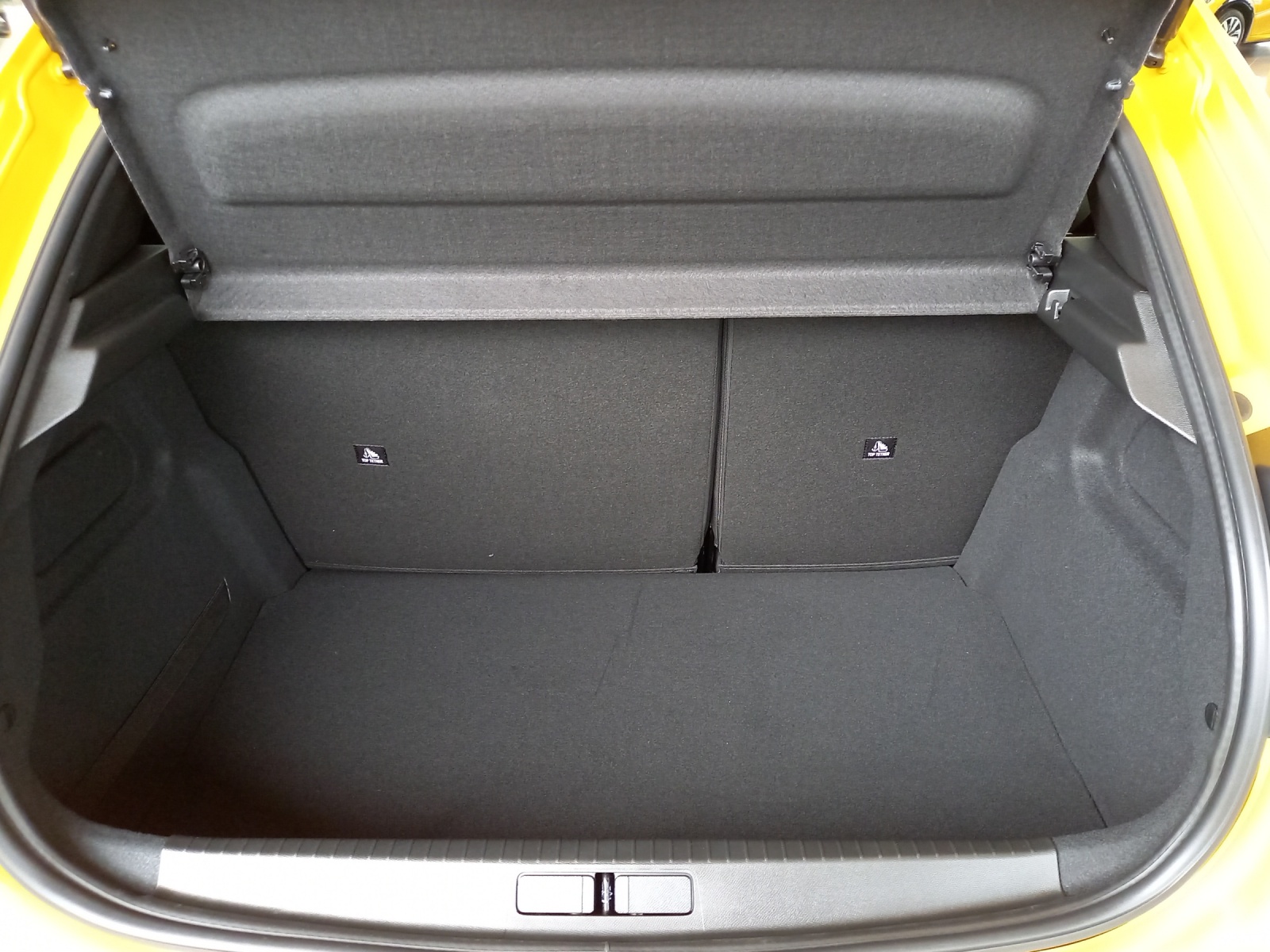 PEUGEOT 208 e-Active Pack-image-13