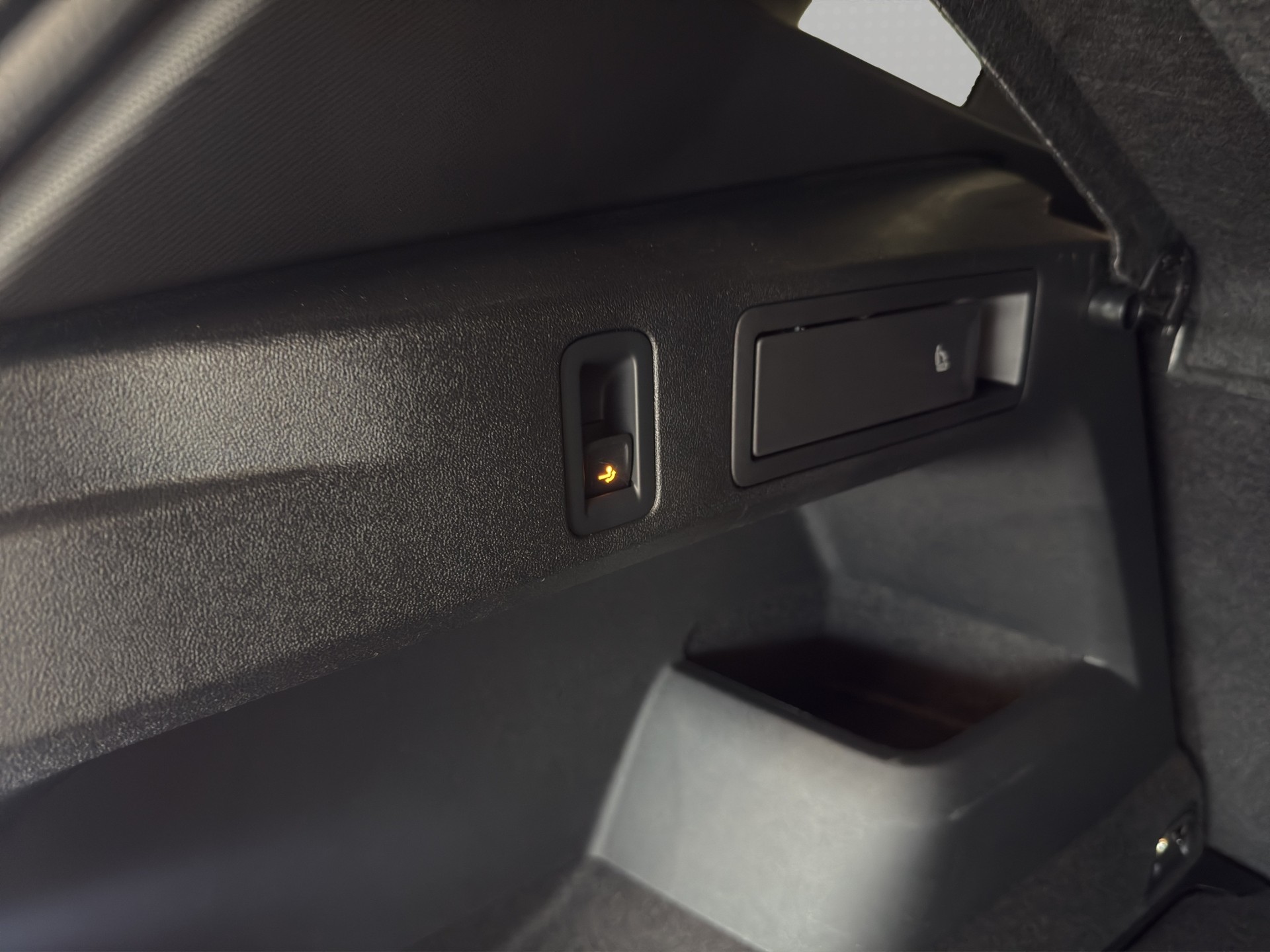 VW Tiguan 2.0 TSI DSG R-Line 4Motion-image-21