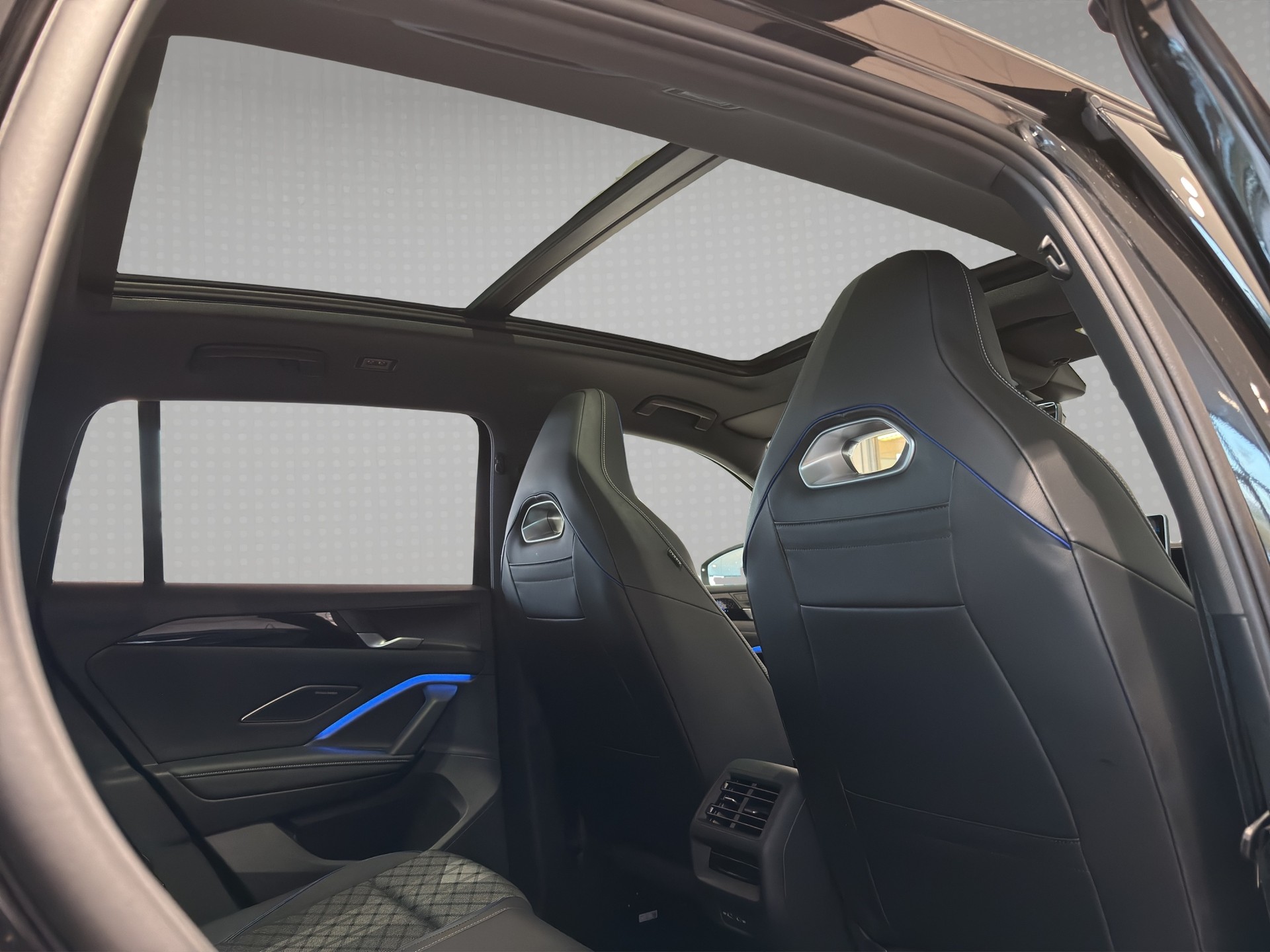 VW Tiguan 2.0 TSI DSG R-Line 4Motion-image-22