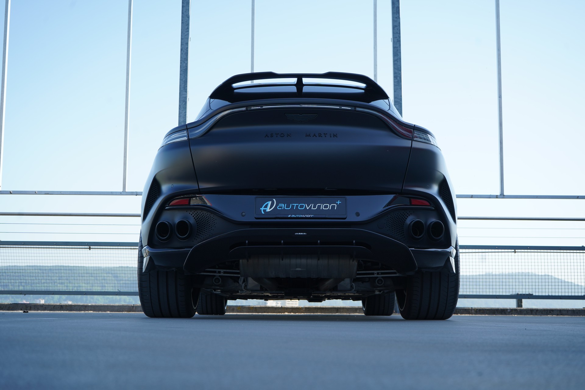 ASTON MARTIN DBX 707 4.0 V8 BI-TURBO BLACK l 707 PS-image-12