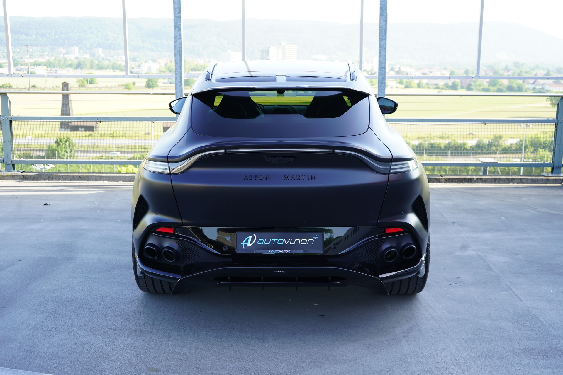 ASTON MARTIN DBX 707 4.0 V8 BI-TURBO BLACK l 707 PS-image-11