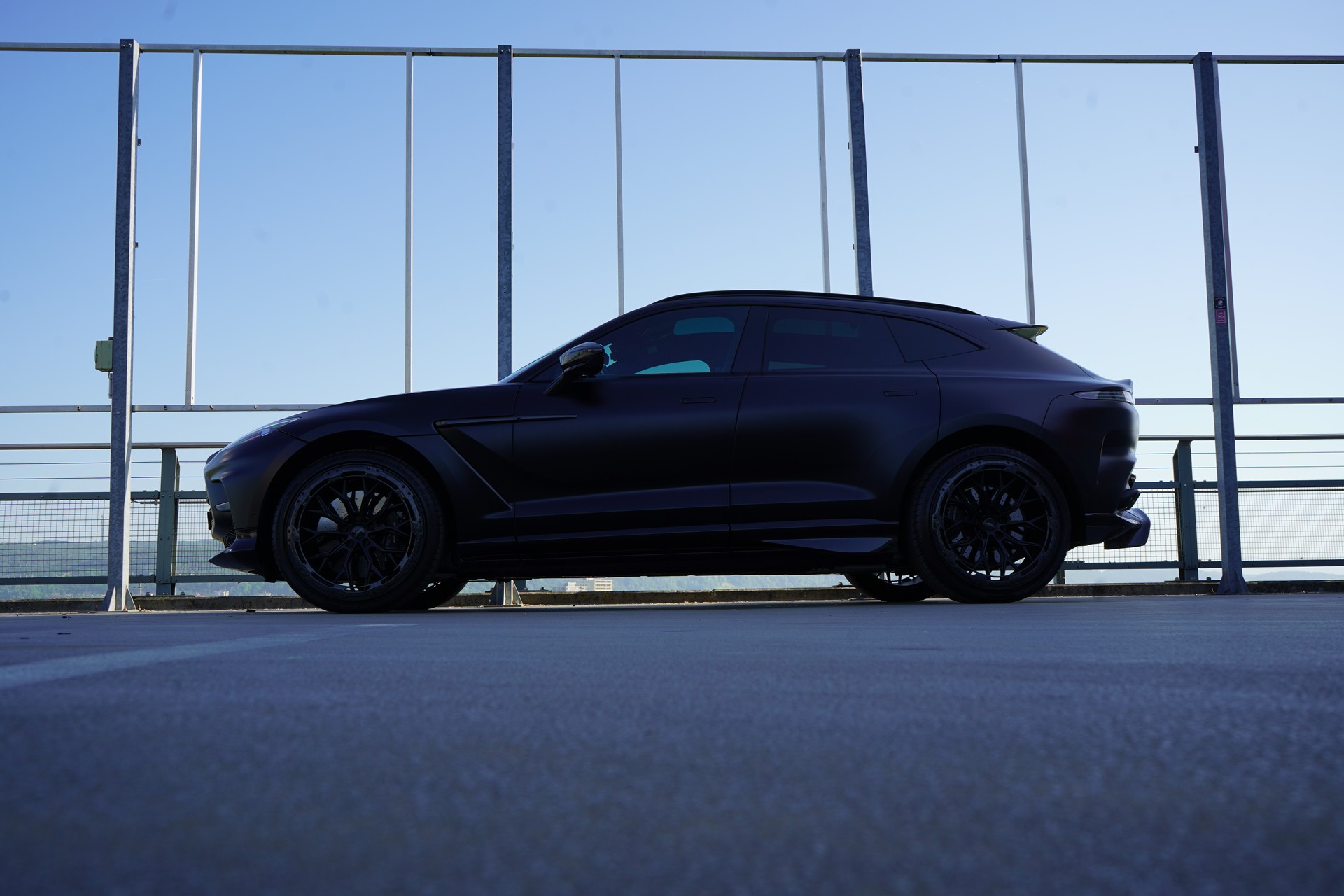ASTON MARTIN DBX 707 4.0 V8 BI-TURBO BLACK l 707 PS-showroom-element-1